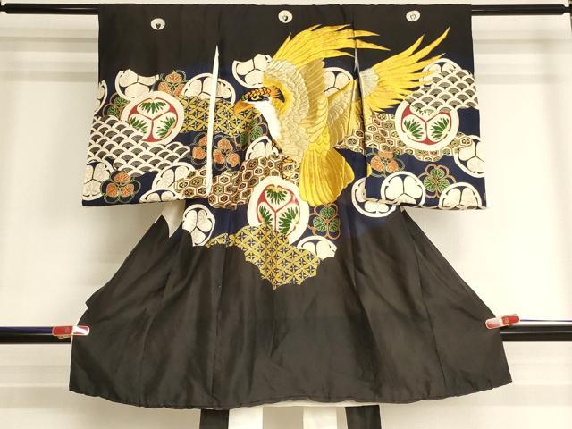 ■■■　サイズ　■■■ 【着物】 身丈 96.5m（肩から） 裄丈 44cm 袖丈 53cm ■■■　商品詳細　■■■ 産着【正絹】の状態は接写画像のように表地に破れ、後身頃・下前・右袖後ろ・肩山に汚れがございます。 長襦袢【化繊】の状態は接写画像のように衿・下前・衿裏・紐に汚れがございます。 大変上質な逸品になりますので、 ぜひお手入れをされてお召しになられてはいかがでしょうか。 お安く出品致しますので、是非この機会にいかがでしょうか？ ※長襦袢は着物とセットになっております。 ※若干たたみシワがございます。 ■■■　注意事項　■■■ ■モニター発色の具合により色合いが異なる場合がございます。 ■寸法は多少の誤差が生じる場合がございますのでご了承ください。 ■縫込みの長さが左右非対称の場合は短い部分を記載しております。 左右非対称であってもご返品・お値引き等の保証は出来かねますので、ご了承の上ご購入をお願い致します。 ■シミ等のチェックには注意を払っておりますが、見落としがある場合もございますし、個人の見解も様々ですので神経質な方のご購入はお控えください。 ■箪笥に入っておりました着物や帯なので畳みシワや匂いがあるものもございます。 ■お休みは基本的に土日祝となりますが、その他臨時でお休みする場合がございますのでご了承ください。 ■商品の発送は平日のみの発送となります。 ■夜間と土曜、日曜日はお問い合わせの回答が遅れる場合がございます。 ■当店では、お直し、紋入れ、お手入れ等は承っておりません。 ■生地の状態（ヤケ、経年劣化等）によってはサイズ直しが出来ない場合がございます。 その点もどうかご了承のうえ、ご購入をお願いいたします。 ■弊社で取り扱う商品は一点ものにつき、時期や在庫状況に応じて金額が変更となる場合がございます。 ■検針は行っておりません。予めご了承いただきますようお願いいたします。 ■【洗える着物】と記載のある商品におきましては、商品お届け後に洗濯を行ってしまってからのご返品にはご対応しかねます。 念の為、専門店でのお手入れをお願いいたします。 ■写真に写っている物が全てになります。それ以外の付属品はございませんのでご了承ください。 ■状態に関する写真につきましては、掲載可能な写真枚数に限りがあるため、各箇所につき1枚参考画像を掲載しております。 ■着物のサイズ目安は下記を参考ください↓ ＜女性着物＞　お端折り次第で＋5cm　−1cmが着用可能サイズ 　例）身丈170cmの場合、身長160cm〜175cm ＜男性着物＞　身丈＋約25cm〜27cm程が適応身長 　例）身丈155cmの場合、身長180〜182cm