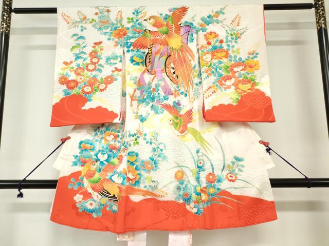 ■■■　サイズ　■■■ 【着物】 身丈 97.5cm（肩から） 裄丈 46cm 袖丈 56.5cm ■■■　商品詳細　■■■ 産着【着物：正絹・襦袢：化繊】 状態は接写画像のように襦袢表地・裏地・ 衿・両袖前後・両肩山付近・紐に薄い汚れがございますが その他特に目立ったシミ汚れなどもなく大変良い状態です。 大変上質な逸品になります。 お安く出品致しますので、是非この機会にいかがでしょうか？ ■■■　注意事項　■■■ ■モニター発色の具合により色合いが異なる場合がございます。 ■寸法は多少の誤差が生じる場合がございますのでご了承ください。 ■縫込みの長さが左右非対称の場合は短い部分を記載しております。 左右非対称であってもご返品・お値引き等の保証は出来かねますので、ご了承の上ご購入をお願い致します。 ■シミ等のチェックには注意を払っておりますが、見落としがある場合もございますし、個人の見解も様々ですので神経質な方のご購入はお控えください。 ■箪笥に入っておりました着物や帯なので畳みシワや匂いがあるものもございます。 ■お休みは基本的に土日祝となりますが、その他臨時でお休みする場合がございますのでご了承ください。 ■商品の発送は平日のみの発送となります。 ■夜間と土曜、日曜日はお問い合わせの回答が遅れる場合がございます。 ■当店では、お直し、紋入れ、お手入れ等は承っておりません。 ■生地の状態（ヤケ、経年劣化等）によってはサイズ直しが出来ない場合がございます。 その点もどうかご了承のうえ、ご購入をお願いいたします。 ■弊社で取り扱う商品は一点ものにつき、時期や在庫状況に応じて金額が変更となる場合がございます。 ■検針は行っておりません。予めご了承いただきますようお願いいたします。 ■【洗える着物】と記載のある商品におきましては、商品お届け後に洗濯を行ってしまってからのご返品にはご対応しかねます。 念の為、専門店でのお手入れをお願いいたします。 ■写真に写っている物が全てになります。それ以外の付属品はございませんのでご了承ください。 ■状態に関する写真につきましては、掲載可能な写真枚数に限りがあるため、各箇所につき1枚参考画像を掲載しております。 ■着物のサイズ目安は下記を参考ください↓ ＜女性着物＞　お端折り次第で＋5cm　−1cmが着用可能サイズ 　例）身丈170cmの場合、身長160cm〜175cm ＜男性着物＞　身丈＋約25cm〜27cm程が適応身長 　例）身丈155cmの場合、身長180〜182cm