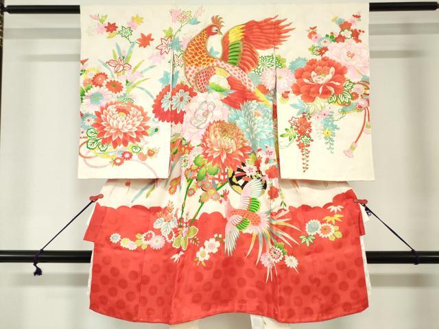 ■■■　サイズ　■■■ 【着物】 身丈 96.5cm（肩から） 裄丈 44cm 袖丈 56.5cm ■■■　商品詳細　■■■ 産着【着物：正絹・襦袢：化繊】 状態は接写画像のように表地に箔剥がれ、 衿・両袖前後・首周り・紐・襦袢紐に薄い汚れがございますが その他特に目立ったシミ汚れなどもなく大変良い状態です。 大変上質な逸品になります。 お安く出品致しますので、是非この機会にいかがでしょうか？ ■■■　注意事項　■■■ ■モニター発色の具合により色合いが異なる場合がございます。 ■寸法は多少の誤差が生じる場合がございますのでご了承ください。 ■縫込みの長さが左右非対称の場合は短い部分を記載しております。 左右非対称であってもご返品・お値引き等の保証は出来かねますので、ご了承の上ご購入をお願い致します。 ■シミ等のチェックには注意を払っておりますが、見落としがある場合もございますし、個人の見解も様々ですので神経質な方のご購入はお控えください。 ■箪笥に入っておりました着物や帯なので畳みシワや匂いがあるものもございます。 ■お休みは基本的に土日祝となりますが、その他臨時でお休みする場合がございますのでご了承ください。 ■商品の発送は平日のみの発送となります。 ■夜間と土曜、日曜日はお問い合わせの回答が遅れる場合がございます。 ■当店では、お直し、紋入れ、お手入れ等は承っておりません。 ■生地の状態（ヤケ、経年劣化等）によってはサイズ直しが出来ない場合がございます。 その点もどうかご了承のうえ、ご購入をお願いいたします。 ■弊社で取り扱う商品は一点ものにつき、時期や在庫状況に応じて金額が変更となる場合がございます。 ■検針は行っておりません。予めご了承いただきますようお願いいたします。 ■【洗える着物】と記載のある商品におきましては、商品お届け後に洗濯を行ってしまってからのご返品にはご対応しかねます。 念の為、専門店でのお手入れをお願いいたします。 ■写真に写っている物が全てになります。それ以外の付属品はございませんのでご了承ください。 ■状態に関する写真につきましては、掲載可能な写真枚数に限りがあるため、各箇所につき1枚参考画像を掲載しております。 ■着物のサイズ目安は下記を参考ください↓ ＜女性着物＞　お端折り次第で＋5cm　−1cmが着用可能サイズ 　例）身丈170cmの場合、身長160cm〜175cm ＜男性着物＞　身丈＋約25cm〜27cm程が適応身長 　例）身丈155cmの場合、身長180〜182cm