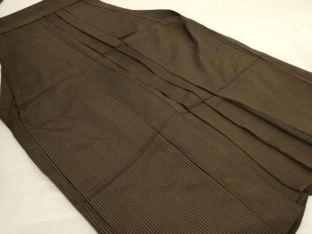 ■■■　サイズ　■■■ 紐下丈　約85.5cm ■■■　商品詳細　■■■ 【正絹】 状態は特に目立ったシミ汚れなどもなく大変良い状態です。 大変上質な逸品になります。 お安く出品致しますので、是非この機会にいかがでしょうか？ ■■■　注意事項　■■■ ■モニター発色の具合により色合いが異なる場合がございます。 ■寸法は多少の誤差が生じる場合がございますのでご了承ください。 ■縫込みの長さが左右非対称の場合は短い部分を記載しております。 左右非対称であってもご返品・お値引き等の保証は出来かねますので、ご了承の上ご購入をお願い致します。 ■シミ等のチェックには注意を払っておりますが、見落としがある場合もございますし、個人の見解も様々ですので神経質な方のご購入はお控えください。 ■箪笥に入っておりました着物や帯なので畳みシワや匂いがあるものもございます。 ■お休みは基本的に土日祝となりますが、その他臨時でお休みする場合がございますのでご了承ください。 ■商品の発送は平日のみの発送となります。 ■夜間と土曜、日曜日はお問い合わせの回答が遅れる場合がございます。 ■当店では、お直し、紋入れ、お手入れ等は承っておりません。 ■生地の状態（ヤケ、経年劣化等）によってはサイズ直しが出来ない場合がございます。 その点もどうかご了承のうえ、ご購入をお願いいたします。 ■弊社で取り扱う商品は一点ものにつき、時期や在庫状況に応じて金額が変更となる場合がございます。 ■検針は行っておりません。予めご了承いただきますようお願いいたします。 ■【洗える着物】と記載のある商品におきましては、商品お届け後に洗濯を行ってしまってからのご返品にはご対応しかねます。 念の為、専門店でのお手入れをお願いいたします。 ■写真に写っている物が全てになります。それ以外の付属品はございませんのでご了承ください。 ■状態に関する写真につきましては、掲載可能な写真枚数に限りがあるため、各箇所につき1枚参考画像を掲載しております。 ■着物のサイズ目安は下記を参考ください↓ ＜女性着物＞　お端折り次第で＋5cm　−1cmが着用可能サイズ 　例）身丈170cmの場合、身長160cm〜175cm ＜男性着物＞　身丈＋約25cm〜27cm程が適応身長 　例）身丈155cmの場合、身長180〜182cm