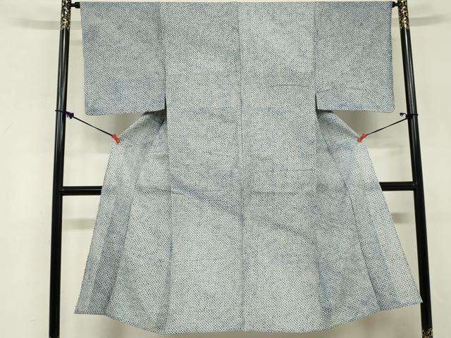 ■■■　サイズ　■■■ 身丈 134cm（肩から） 裄丈 64.5cm 袖丈 49cm　縫込み 2.5cm 袖幅 32cm 前幅 25.5cm 後幅 31cm 着物縫いこみ 内揚げ 5cm 裄 お袖側 約0cm　身頃側 約0cm ■■■　商品詳細　■■■ 【綿】 状態は接写画像のように肩当てに薄い汚れがございますがその他表地は特に目立ったシミ汚れなどもなく大変良い状態です。 気にならない方であればそのままお召しになれるかと思います。 人気の高い“有松鳴海絞り”の浴衣でございます。 “鳴海絞り”ならではの表情を生み出す立体感と 淡いぼかしで息を吹き込まれ、 今にも動き出しそうな迫力を放っております。 夏祭りや花火大会、これから増えるイベントに連れ立って、 より夏をお楽しみ下さいませ。 大変上質な逸品になります。 お安く出品致しますので、是非この機会にいかがでしょうか？ ■■■　注意事項　■■■ ■モニター発色の具合により色合いが異なる場合がございます。 ■寸法は多少の誤差が生じる場合がございますのでご了承ください。 ■縫込みの長さが左右非対称の場合は短い部分を記載しております。 左右非対称であってもご返品・お値引き等の保証は出来かねますので、ご了承の上ご購入をお願い致します。 ■シミ等のチェックには注意を払っておりますが、見落としがある場合もございますし、個人の見解も様々ですので神経質な方のご購入はお控えください。 ■箪笥に入っておりました着物や帯なので畳みシワや匂いがあるものもございます。 ■お休みは基本的に土日祝となりますが、その他臨時でお休みする場合がございますのでご了承ください。 ■商品の発送は平日のみの発送となります。 ■夜間と土曜、日曜日はお問い合わせの回答が遅れる場合がございます。 ■当店では、お直し、紋入れ、お手入れ等は承っておりません。 ■生地の状態（ヤケ、経年劣化等）によってはサイズ直しが出来ない場合がございます。 その点もどうかご了承のうえ、ご購入をお願いいたします。 ■弊社で取り扱う商品は一点ものにつき、時期や在庫状況に応じて金額が変更となる場合がございます。 ■検針は行っておりません。予めご了承いただきますようお願いいたします。 ■【洗える着物】と記載のある商品におきましては、商品お届け後に洗濯を行ってしまってからのご返品にはご対応しかねます。 念の為、専門店でのお手入れをお願いいたします。 ■写真に写っている物が全てになります。それ以外の付属品はございませんのでご了承ください。 ■状態に関する写真につきましては、掲載可能な写真枚数に限りがあるため、各箇所につき1枚参考画像を掲載しております。 ■着物のサイズ目安は下記を参考ください↓ ＜女性着物＞　お端折り次第で＋5cm　−1cmが着用可能サイズ 　例）身丈170cmの場合、身長160cm〜175cm ＜男性着物＞　身丈＋約25cm〜27cm程が適応身長 　例）身丈155cmの場合、身長180〜182cm