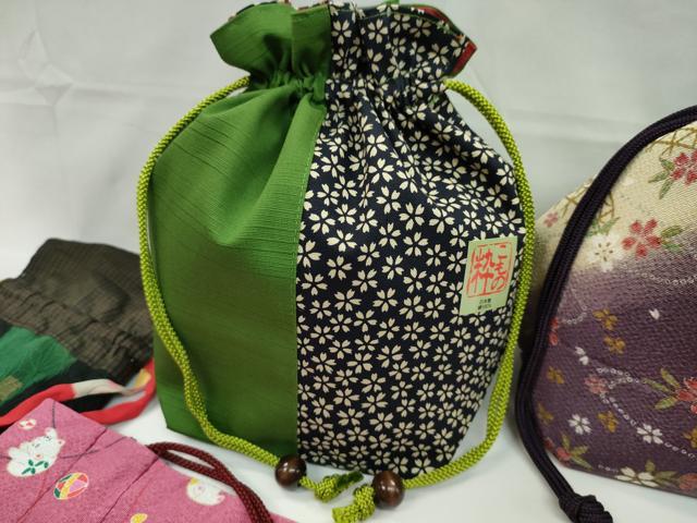 平和屋の平和屋着物▼和装小物　和装バッグ　巾着まとめて5点　舞桜　うさぎ　招き猫　麻の葉　縮緬　綿　浴衣　袴　未使用あり　逸品　CABL2426ju｜アングル2