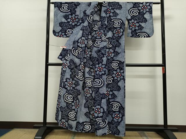 平和屋の平和屋着物∴夏物　浴衣　有松鳴海絞り　流水草花文　綿　逸品　CABK6528ze｜アングル2