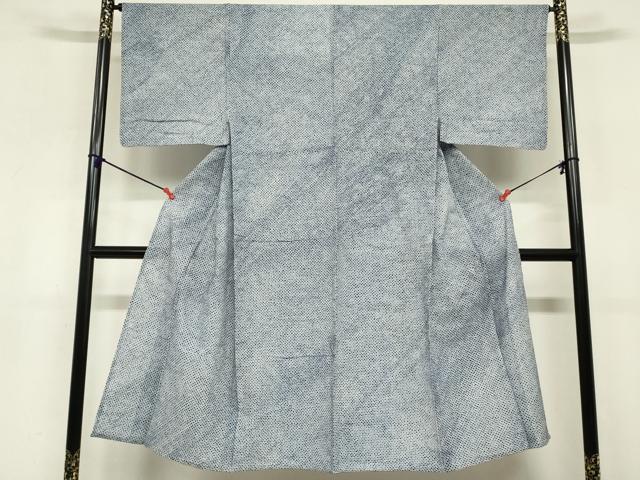 ■■■　サイズ　■■■ 身丈 140cm（肩から） 裄丈 65cm 袖丈 47cm　縫込み 3.5cm 袖幅 32.5cm 前幅 29.5cm 後幅 32.5cm 着物縫いこみ 内揚げ 4cm 裄 お袖側 約0cm　身頃側 約0cm ■■■　商品詳細　■■■ 【綿】 状態は接写画像のように左袖前に薄い汚れがございますが その他特に目立ったシミ汚れなどもなく大変良い状態です。 人気の高い“有松鳴海絞り”の浴衣でございます。 “鳴海絞り”ならではの表情を生み出す立体感と 淡いぼかしで息を吹き込まれ、 今にも動き出しそうな迫力を放っております。 夏祭りや花火大会、これから増えるイベントに連れ立って、 より夏をお楽しみ下さいませ。 大変上質な逸品になります。 お安く出品致しますので、是非この機会にいかがでしょうか？ ※両袖に補修跡がございます。 ■■■　注意事項　■■■ ■モニター発色の具合により色合いが異なる場合がございます。 ■寸法は多少の誤差が生じる場合がございますのでご了承ください。 ■縫込みの長さが左右非対称の場合は短い部分を記載しております。 左右非対称であってもご返品・お値引き等の保証は出来かねますので、ご了承の上ご購入をお願い致します。 ■シミ等のチェックには注意を払っておりますが、見落としがある場合もございますし、個人の見解も様々ですので神経質な方のご購入はお控えください。 ■箪笥に入っておりました着物や帯なので畳みシワや匂いがあるものもございます。 ■お休みは基本的に土日祝となりますが、その他臨時でお休みする場合がございますのでご了承ください。 ■商品の発送は平日のみの発送となります。 ■夜間と土曜、日曜日はお問い合わせの回答が遅れる場合がございます。 ■当店では、お直し、紋入れ、お手入れ等は承っておりません。 ■生地の状態（ヤケ、経年劣化等）によってはサイズ直しが出来ない場合がございます。 その点もどうかご了承のうえ、ご購入をお願いいたします。 ■弊社で取り扱う商品は一点ものにつき、時期や在庫状況に応じて金額が変更となる場合がございます。 ■検針は行っておりません。予めご了承いただきますようお願いいたします。 ■【洗える着物】と記載のある商品におきましては、商品お届け後に洗濯を行ってしまってからのご返品にはご対応しかねます。 念の為、専門店でのお手入れをお願いいたします。 ■写真に写っている物が全てになります。それ以外の付属品はございませんのでご了承ください。 ■状態に関する写真につきましては、掲載可能な写真枚数に限りがあるため、各箇所につき1枚参考画像を掲載しております。 ■着物のサイズ目安は下記を参考ください↓ ＜女性着物＞　お端折り次第で＋5cm　−1cmが着用可能サイズ 　例）身丈170cmの場合、身長160cm〜175cm ＜男性着物＞　身丈＋約25cm〜27cm程が適応身長 　例）身丈155cmの場合、身長180〜182cm
