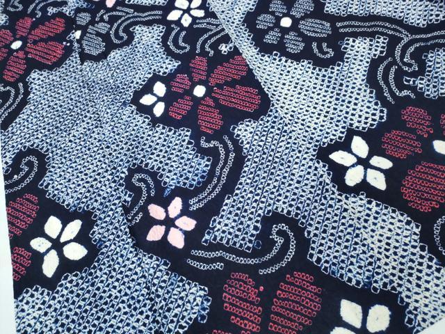 平和屋の平和屋着物∴夏物　浴衣　有松鳴海絞り　花唐草文　綿　逸品　CABK5469ng｜アングル3