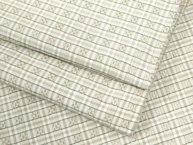 ■■■　サイズ　■■■ 身丈 150cm（肩から） 裄丈 70cm 袖丈 49cm　縫込み 5cm 袖幅 36cm 前幅 25cm 後幅 31cm 着物縫いこみ 内揚げ 2.5cm 裄 お袖側 約1cm　身頃側 約1.5cm ■■■　商品詳細　■■■ 【正絹・未使用】 状態は特に目立ったシミ汚れなどもなく大変良い状態です。 大変上質な逸品になります。 お安く出品致しますので、是非この機会にいかがでしょうか？ ■■■　注意事項　■■■ ■モニター発色の具合により色合いが異なる場合がございます。 ■寸法は多少の誤差が生じる場合がございますのでご了承ください。 ■縫込みの長さが左右非対称の場合は短い部分を記載しております。 左右非対称であってもご返品・お値引き等の保証は出来かねますので、ご了承の上ご購入をお願い致します。 ■シミ等のチェックには注意を払っておりますが、見落としがある場合もございますし、個人の見解も様々ですので神経質な方のご購入はお控えください。 ■箪笥に入っておりました着物や帯なので畳みシワや匂いがあるものもございます。 ■お休みは基本的に土日祝となりますが、その他臨時でお休みする場合がございますのでご了承ください。 ■商品の発送は平日のみの発送となります。 ■夜間と土曜、日曜日はお問い合わせの回答が遅れる場合がございます。 ■当店では、お直し、紋入れ、お手入れ等は承っておりません。 ■生地の状態（ヤケ、経年劣化等）によってはサイズ直しが出来ない場合がございます。 その点もどうかご了承のうえ、ご購入をお願いいたします。 ■弊社で取り扱う商品は一点ものにつき、時期や在庫状況に応じて金額が変更となる場合がございます。 ■検針は行っておりません。予めご了承いただきますようお願いいたします。 ■【洗える着物】と記載のある商品におきましては、商品お届け後に洗濯を行ってしまってからのご返品にはご対応しかねます。 念の為、専門店でのお手入れをお願いいたします。 ■写真に写っている物が全てになります。それ以外の付属品はございませんのでご了承ください。 ■状態に関する写真につきましては、掲載可能な写真枚数に限りがあるため、各箇所につき1枚参考画像を掲載しております。 ■着物のサイズ目安は下記を参考ください↓ ＜女性着物＞　お端折り次第で＋5cm　−1cmが着用可能サイズ 　例）身丈170cmの場合、身長160cm〜175cm ＜男性着物＞　身丈＋約25cm〜27cm程が適応身長 　例）身丈155cmの場合、身長180〜182cm
