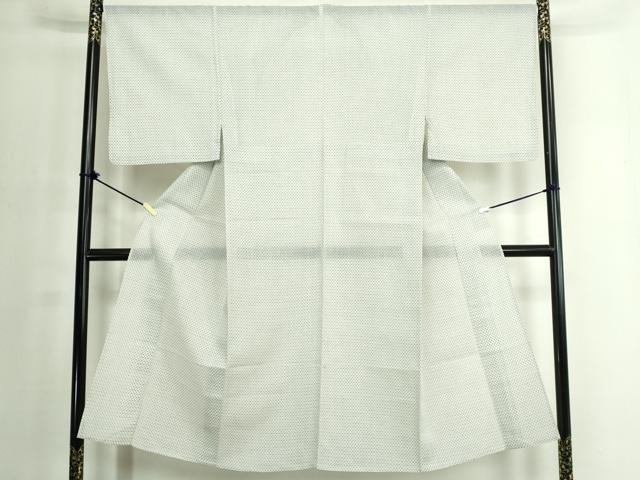 ■■■　サイズ　■■■ 身丈 142.5cm（肩から） 裄丈 68cm 袖丈 52cm　縫込み 3cm 袖幅 34.5cm 前幅 26cm 後幅 30.5cm 着物縫いこみ 内揚げ 4.5cm 裄 お袖側 約0cm　身頃側 約0cm ■■■　商品詳細　■■■ 【交織】 状態は接写画像のように右袖前に薄い汚れがございますが その他特に目立ったシミ汚れなどもなく大変良い状態です。 お安く出品致しますので、是非この機会にいかがでしょうか？ ■■■　注意事項　■■■ ■モニター発色の具合により色合いが異なる場合がございます。 ■寸法は多少の誤差が生じる場合がございますのでご了承ください。 ■縫込みの長さが左右非対称の場合は短い部分を記載しております。 左右非対称であってもご返品・お値引き等の保証は出来かねますので、ご了承の上ご購入をお願い致します。 ■シミ等のチェックには注意を払っておりますが、見落としがある場合もございますし、個人の見解も様々ですので神経質な方のご購入はお控えください。 ■箪笥に入っておりました着物や帯なので畳みシワや匂いがあるものもございます。 ■お休みは基本的に土日祝となりますが、その他臨時でお休みする場合がございますのでご了承ください。 ■商品の発送は平日のみの発送となります。 ■夜間と土曜、日曜日はお問い合わせの回答が遅れる場合がございます。 ■当店では、お直し、紋入れ、お手入れ等は承っておりません。 ■生地の状態（ヤケ、経年劣化等）によってはサイズ直しが出来ない場合がございます。 その点もどうかご了承のうえ、ご購入をお願いいたします。 ■弊社で取り扱う商品は一点ものにつき、時期や在庫状況に応じて金額が変更となる場合がございます。 ■検針は行っておりません。予めご了承いただきますようお願いいたします。 ■【洗える着物】と記載のある商品におきましては、商品お届け後に洗濯を行ってしまってからのご返品にはご対応しかねます。 念の為、専門店でのお手入れをお願いいたします。 ■写真に写っている物が全てになります。それ以外の付属品はございませんのでご了承ください。 ■状態に関する写真につきましては、掲載可能な写真枚数に限りがあるため、各箇所につき1枚参考画像を掲載しております。 ■着物のサイズ目安は下記を参考ください↓ ＜女性着物＞　お端折り次第で＋5cm　−1cmが着用可能サイズ 　例）身丈170cmの場合、身長160cm〜175cm ＜男性着物＞　身丈＋約25cm〜27cm程が適応身長 　例）身丈155cmの場合、身長180〜182cm