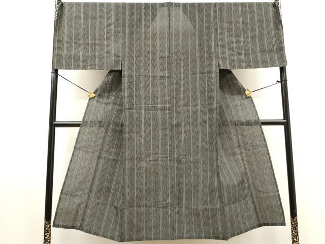 ■■■　サイズ　■■■ 身丈 145cm（肩から） 裄丈 72cm 袖丈 47cm　縫込み 0cm 袖幅 41.5cm 前幅 26cm 後幅 30cm 着物縫いこみ 内揚げ 0cm 裄 お袖側 約0cm　身頃側 約1cm ■■■　商品詳細　■■■ 【ポリエステル85％綿15％】 状態は特に目立ったシミ汚れなどもなく大変良い状態です。 お安く出品致しますので、是非この機会にいかがでしょうか？ ■■■　注意事項　■■■ ■モニター発色の具合により色合いが異なる場合がございます。 ■寸法は多少の誤差が生じる場合がございますのでご了承ください。 ■縫込みの長さが左右非対称の場合は短い部分を記載しております。 左右非対称であってもご返品・お値引き等の保証は出来かねますので、ご了承の上ご購入をお願い致します。 ■シミ等のチェックには注意を払っておりますが、見落としがある場合もございますし、個人の見解も様々ですので神経質な方のご購入はお控えください。 ■箪笥に入っておりました着物や帯なので畳みシワや匂いがあるものもございます。 ■お休みは基本的に土日祝となりますが、その他臨時でお休みする場合がございますのでご了承ください。 ■商品の発送は平日のみの発送となります。 ■夜間と土曜、日曜日はお問い合わせの回答が遅れる場合がございます。 ■当店では、お直し、紋入れ、お手入れ等は承っておりません。 ■生地の状態（ヤケ、経年劣化等）によってはサイズ直しが出来ない場合がございます。 その点もどうかご了承のうえ、ご購入をお願いいたします。 ■弊社で取り扱う商品は一点ものにつき、時期や在庫状況に応じて金額が変更となる場合がございます。 ■検針は行っておりません。予めご了承いただきますようお願いいたします。 ■【洗える着物】と記載のある商品におきましては、商品お届け後に洗濯を行ってしまってからのご返品にはご対応しかねます。 念の為、専門店でのお手入れをお願いいたします。 ■写真に写っている物が全てになります。それ以外の付属品はございませんのでご了承ください。 ■状態に関する写真につきましては、掲載可能な写真枚数に限りがあるため、各箇所につき1枚参考画像を掲載しております。 ■着物のサイズ目安は下記を参考ください↓ ＜女性着物＞　お端折り次第で＋5cm　−1cmが着用可能サイズ 　例）身丈170cmの場合、身長160cm〜175cm ＜男性着物＞　身丈＋約25cm〜27cm程が適応身長 　例）身丈155cmの場合、身長180〜182cm