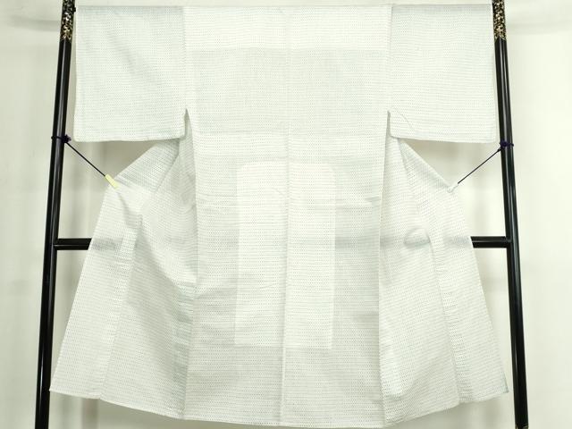 ■■■　サイズ　■■■ 身丈 134.5cm（肩から） 裄丈 68cm 袖丈 47cm　縫込み 2cm 袖幅 35cm 前幅 25.5cm 後幅 30cm 着物縫いこみ 内揚げ 6.5cm 裄 お袖側 約0cm　身頃側 約1cm ■■■　商品詳細　■■■ 【交織】 状態は接写画像のように上前・後身頃・肩当てに薄い汚れがございますが その他特に目立ったシミ汚れなどもなく大変良い状態です。 お安く出品致しますので、是非この機会にいかがでしょうか？ ■■■　注意事項　■■■ ■モニター発色の具合により色合いが異なる場合がございます。 ■寸法は多少の誤差が生じる場合がございますのでご了承ください。 ■縫込みの長さが左右非対称の場合は短い部分を記載しております。 左右非対称であってもご返品・お値引き等の保証は出来かねますので、ご了承の上ご購入をお願い致します。 ■シミ等のチェックには注意を払っておりますが、見落としがある場合もございますし、個人の見解も様々ですので神経質な方のご購入はお控えください。 ■箪笥に入っておりました着物や帯なので畳みシワや匂いがあるものもございます。 ■お休みは基本的に土日祝となりますが、その他臨時でお休みする場合がございますのでご了承ください。 ■商品の発送は平日のみの発送となります。 ■夜間と土曜、日曜日はお問い合わせの回答が遅れる場合がございます。 ■当店では、お直し、紋入れ、お手入れ等は承っておりません。 ■生地の状態（ヤケ、経年劣化等）によってはサイズ直しが出来ない場合がございます。 その点もどうかご了承のうえ、ご購入をお願いいたします。 ■弊社で取り扱う商品は一点ものにつき、時期や在庫状況に応じて金額が変更となる場合がございます。 ■検針は行っておりません。予めご了承いただきますようお願いいたします。 ■【洗える着物】と記載のある商品におきましては、商品お届け後に洗濯を行ってしまってからのご返品にはご対応しかねます。 念の為、専門店でのお手入れをお願いいたします。 ■写真に写っている物が全てになります。それ以外の付属品はございませんのでご了承ください。 ■状態に関する写真につきましては、掲載可能な写真枚数に限りがあるため、各箇所につき1枚参考画像を掲載しております。 ■着物のサイズ目安は下記を参考ください↓ ＜女性着物＞　お端折り次第で＋5cm　−1cmが着用可能サイズ 　例）身丈170cmの場合、身長160cm〜175cm ＜男性着物＞　身丈＋約25cm〜27cm程が適応身長 　例）身丈155cmの場合、身長180〜182cm