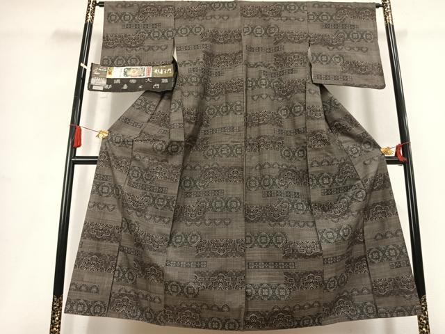 平和屋の平和屋着物●都喜ヱ門　本場大島紬　手織　純泥染　9マルキ　更紗の香り　藤絹織物謹製　証紙付き　正絹　逸品　AABL2905fy｜アングル2