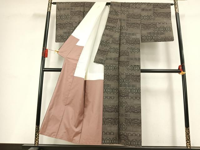 平和屋の平和屋着物●都喜ヱ門　本場大島紬　手織　純泥染　9マルキ　更紗の香り　藤絹織物謹製　証紙付き　正絹　逸品　AABL2905fy｜アングル3