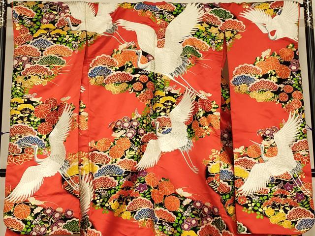 平和屋の平和屋本店●色打掛　和装　婚礼　結婚式　花嫁　神社挙式　唐織　飛鶴草花文　金銀糸　逸品　AABK8323fw｜アングル3