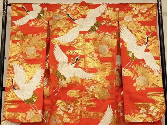 平和屋の平和屋本店●色打掛　和装　婚礼　結婚式　花嫁　神社挙式　刺繍　飛鶴松竹梅天井文　金糸　逸品　AABK8327fw｜アングル3