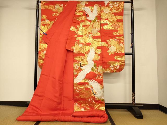 平和屋の平和屋本店●色打掛　和装　婚礼　結婚式　花嫁　神社挙式　刺繍　飛鶴松竹梅天井文　金糸　逸品　AABK8327fw｜アングル2