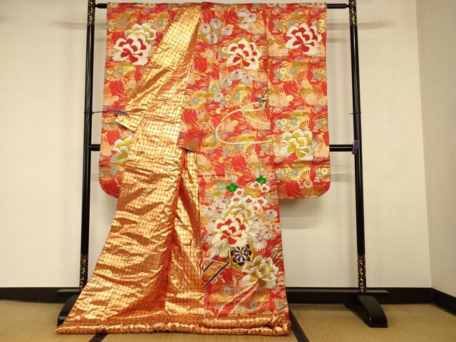平和屋の平和屋本店●色打掛　和装　婚礼　結婚式　花嫁　神社挙式　唐織　駒刺繍　花車扇子文　金銀糸　金通し地　逸品　AABK8340fw｜アングル2