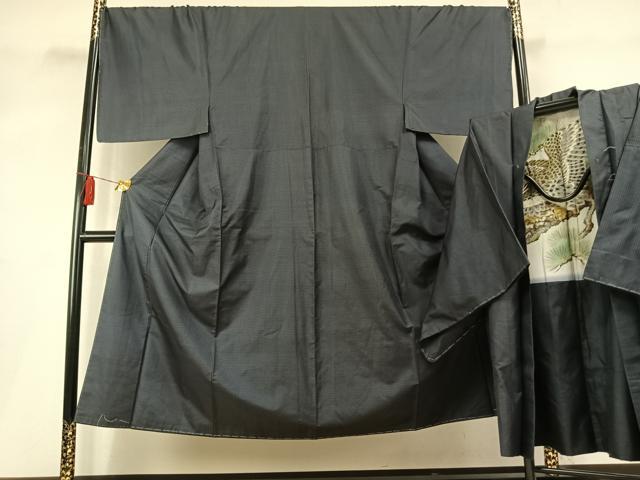 ■■■　サイズ　■■■ 【着物】 身丈 143cm（肩から） 裄丈 72cm 袖丈 48cm　縫込み 8cm 袖幅 36cm 前幅 25cm 後幅 30cm 着物縫いこみ 内揚げ 8cm 裄 お袖側 約2cm　身頃側 約2cm 【羽織】 身丈 91cm（肩から） 裄丈 73cm 袖丈 49cm　縫込み 8cm 袖幅 37cm 前幅 19cm 後幅 30cm 裄 お袖側 約2cm　身頃側 約1.5cm ■■■　商品詳細　■■■ 【正絹・未使用】 状態は特に目立ったシミ汚れなどもなく大変良い状態です。 大変上質な逸品になります。 お安く出品致しますので、是非この機会にいかがでしょうか？ ■■■　注意事項　■■■ ■モニター発色の具合により色合いが異なる場合がございます。 ■寸法は多少の誤差が生じる場合がございますのでご了承ください。 ■縫込みの長さが左右非対称の場合は短い部分を記載しております。 左右非対称であってもご返品・お値引き等の保証は出来かねますので、ご了承の上ご購入をお願い致します。 ■シミ等のチェックには注意を払っておりますが、見落としがある場合もございますし、個人の見解も様々ですので神経質な方のご購入はお控えください。 ■箪笥に入っておりました着物や帯なので畳みシワや匂いがあるものもございます。 ■お休みは基本的に土日祝となりますが、その他臨時でお休みする場合がございますのでご了承ください。 ■商品の発送は平日のみの発送となります。 ■夜間と土曜、日曜日はお問い合わせの回答が遅れる場合がございます。 ■当店では、お直し、紋入れ、お手入れ等は承っておりません。 ■生地の状態（ヤケ、経年劣化等）によってはサイズ直しが出来ない場合がございます。 その点もどうかご了承のうえ、ご購入をお願いいたします。 ■弊社で取り扱う商品は一点ものにつき、時期や在庫状況に応じて金額が変更となる場合がございます。 ■検針は行っておりません。予めご了承いただきますようお願いいたします。 ■【洗える着物】と記載のある商品におきましては、商品お届け後に洗濯を行ってしまってからのご返品にはご対応しかねます。 念の為、専門店でのお手入れをお願いいたします。 ■写真に写っている物が全てになります。それ以外の付属品はございませんのでご了承ください。 ■状態に関する写真につきましては、掲載可能な写真枚数に限りがあるため、各箇所につき1枚参考画像を掲載しております。 ■着物のサイズ目安は下記を参考ください↓ ＜女性着物＞　お端折り次第で＋5cm　−1cmが着用可能サイズ 　例）身丈170cmの場合、身長160cm〜175cm ＜男性着物＞　身丈＋約25cm〜27cm程が適応身長 　例）身丈155cmの場合、身長180〜182cm