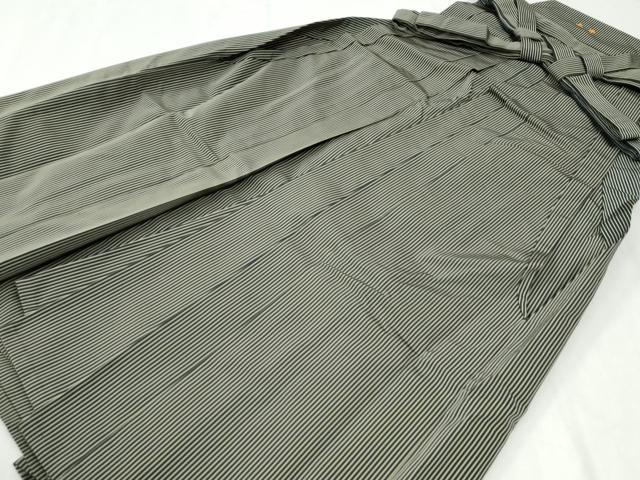 ■■■　サイズ　■■■ 紐下丈　約91cm ■■■　商品詳細　■■■ 【正絹】 状態は接写画像のように紐に薄い汚れがございますが その他特に目立ったシミ汚れなどもなく大変良い状態です。 大変上質な逸品になります。 お安く出品致しますので、是非この機会にいかがでしょうか？ ■■■　注意事項　■■■ ■モニター発色の具合により色合いが異なる場合がございます。 ■寸法は多少の誤差が生じる場合がございますのでご了承ください。 ■縫込みの長さが左右非対称の場合は短い部分を記載しております。 左右非対称であってもご返品・お値引き等の保証は出来かねますので、ご了承の上ご購入をお願い致します。 ■シミ等のチェックには注意を払っておりますが、見落としがある場合もございますし、個人の見解も様々ですので神経質な方のご購入はお控えください。 ■箪笥に入っておりました着物や帯なので畳みシワや匂いがあるものもございます。 ■お休みは基本的に土日祝となりますが、その他臨時でお休みする場合がございますのでご了承ください。 ■商品の発送は平日のみの発送となります。 ■夜間と土曜、日曜日はお問い合わせの回答が遅れる場合がございます。 ■当店では、お直し、紋入れ、お手入れ等は承っておりません。 ■生地の状態（ヤケ、経年劣化等）によってはサイズ直しが出来ない場合がございます。 その点もどうかご了承のうえ、ご購入をお願いいたします。 ■弊社で取り扱う商品は一点ものにつき、時期や在庫状況に応じて金額が変更となる場合がございます。 ■検針は行っておりません。予めご了承いただきますようお願いいたします。 ■【洗える着物】と記載のある商品におきましては、商品お届け後に洗濯を行ってしまってからのご返品にはご対応しかねます。 念の為、専門店でのお手入れをお願いいたします。 ■写真に写っている物が全てになります。それ以外の付属品はございませんのでご了承ください。 ■状態に関する写真につきましては、掲載可能な写真枚数に限りがあるため、各箇所につき1枚参考画像を掲載しております。 ■着物のサイズ目安は下記を参考ください↓ ＜女性着物＞　お端折り次第で＋5cm　−1cmが着用可能サイズ 　例）身丈170cmの場合、身長160cm〜175cm ＜男性着物＞　身丈＋約25cm〜27cm程が適応身長 　例）身丈155cmの場合、身長180〜182cm