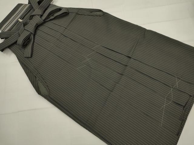 ■■■　サイズ　■■■ 紐下丈　約91cm ■■■　商品詳細　■■■ 【正絹・未使用】 状態は特に目立ったシミ汚れなどもなく大変良い状態です。 大変上質な逸品になります。 お安く出品致しますので、是非この機会にいかがでしょうか？ ■■■　注意事項　■■■ ■モニター発色の具合により色合いが異なる場合がございます。 ■寸法は多少の誤差が生じる場合がございますのでご了承ください。 ■縫込みの長さが左右非対称の場合は短い部分を記載しております。 左右非対称であってもご返品・お値引き等の保証は出来かねますので、ご了承の上ご購入をお願い致します。 ■シミ等のチェックには注意を払っておりますが、見落としがある場合もございますし、個人の見解も様々ですので神経質な方のご購入はお控えください。 ■箪笥に入っておりました着物や帯なので畳みシワや匂いがあるものもございます。 ■お休みは基本的に土日祝となりますが、その他臨時でお休みする場合がございますのでご了承ください。 ■商品の発送は平日のみの発送となります。 ■夜間と土曜、日曜日はお問い合わせの回答が遅れる場合がございます。 ■当店では、お直し、紋入れ、お手入れ等は承っておりません。 ■生地の状態（ヤケ、経年劣化等）によってはサイズ直しが出来ない場合がございます。 その点もどうかご了承のうえ、ご購入をお願いいたします。 ■弊社で取り扱う商品は一点ものにつき、時期や在庫状況に応じて金額が変更となる場合がございます。 ■検針は行っておりません。予めご了承いただきますようお願いいたします。 ■【洗える着物】と記載のある商品におきましては、商品お届け後に洗濯を行ってしまってからのご返品にはご対応しかねます。 念の為、専門店でのお手入れをお願いいたします。 ■写真に写っている物が全てになります。それ以外の付属品はございませんのでご了承ください。 ■状態に関する写真につきましては、掲載可能な写真枚数に限りがあるため、各箇所につき1枚参考画像を掲載しております。 ■着物のサイズ目安は下記を参考ください↓ ＜女性着物＞　お端折り次第で＋5cm　−1cmが着用可能サイズ 　例）身丈170cmの場合、身長160cm〜175cm ＜男性着物＞　身丈＋約25cm〜27cm程が適応身長 　例）身丈155cmの場合、身長180〜182cm
