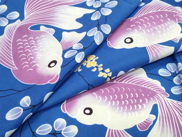 ■■■　サイズ　■■■ 身丈 163cm（肩から） 裄丈 64.5cm 袖丈 48cm　縫込み 1cm 袖幅 33cm 前幅 22.5cm 後幅 30cm 着物縫いこみ 内揚げ 0cm 裄 お袖側 約0cm　身頃側 約0cm ■■■　商品詳細　■■■ 【綿】 状態は特に目立ったシミ汚れなどもなく大変良い状態です。 大変上質な逸品になります。 お安く出品致しますので、是非この機会にいかがでしょうか？ ■■■　注意事項　■■■ ■モニター発色の具合により色合いが異なる場合がございます。 ■寸法は多少の誤差が生じる場合がございますのでご了承ください。 ■縫込みの長さが左右非対称の場合は短い部分を記載しております。 左右非対称であってもご返品・お値引き等の保証は出来かねますので、ご了承の上ご購入をお願い致します。 ■シミ等のチェックには注意を払っておりますが、見落としがある場合もございますし、個人の見解も様々ですので神経質な方のご購入はお控えください。 ■箪笥に入っておりました着物や帯なので畳みシワや匂いがあるものもございます。 ■お休みは基本的に土日祝となりますが、その他臨時でお休みする場合がございますのでご了承ください。 ■商品の発送は平日のみの発送となります。 ■夜間と土曜、日曜日はお問い合わせの回答が遅れる場合がございます。 ■当店では、お直し、紋入れ、お手入れ等は承っておりません。 ■生地の状態（ヤケ、経年劣化等）によってはサイズ直しが出来ない場合がございます。 その点もどうかご了承のうえ、ご購入をお願いいたします。 ■弊社で取り扱う商品は一点ものにつき、時期や在庫状況に応じて金額が変更となる場合がございます。 ■検針は行っておりません。予めご了承いただきますようお願いいたします。 ■【洗える着物】と記載のある商品におきましては、商品お届け後に洗濯を行ってしまってからのご返品にはご対応しかねます。 念の為、専門店でのお手入れをお願いいたします。 ■写真に写っている物が全てになります。それ以外の付属品はございませんのでご了承ください。 ■状態に関する写真につきましては、掲載可能な写真枚数に限りがあるため、各箇所につき1枚参考画像を掲載しております。 ■着物のサイズ目安は下記を参考ください↓ ＜女性着物＞　お端折り次第で＋5cm　−1cmが着用可能サイズ 　例）身丈170cmの場合、身長160cm〜175cm ＜男性着物＞　身丈＋約25cm〜27cm程が適応身長 　例）身丈155cmの場合、身長180〜182cm