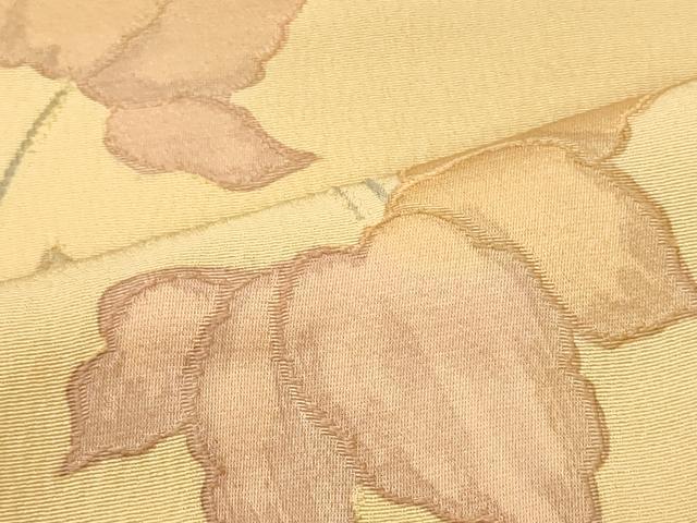 ■■■　サイズ　■■■ 身丈 156.5cm（肩から） 裄丈 63cm 袖丈 49.5cm　縫込み 7.5cm 袖幅 33cm 前幅 25cm 後幅 29cm 着物縫いこみ 内揚げ 0cm 裄 お袖側 約0cm　身頃側 約3cm ■■■　商品詳細　■■■ 【正絹】 状態は画像を添付しておりますので、そちらをご確認下さいますよう宜しくお願い致します。 大変上質な逸品になりますのでぜひお手入れをされてお召しになられてはいかがでしょうか。 お安く出品致しますので、是非この機会にいかがでしょうか？ ■■■　注意事項　■■■ ■モニター発色の具合により色合いが異なる場合がございます。 ■寸法は多少の誤差が生じる場合がございますのでご了承ください。 ■縫込みの長さが左右非対称の場合は短い部分を記載しております。 左右非対称であってもご返品・お値引き等の保証は出来かねますので、ご了承の上ご購入をお願い致します。 ■シミ等のチェックには注意を払っておりますが、見落としがある場合もございますし、個人の見解も様々ですので神経質な方のご購入はお控えください。 ■箪笥に入っておりました着物や帯なので畳みシワや匂いがあるものもございます。 ■お休みは基本的に土日祝となりますが、その他臨時でお休みする場合がございますのでご了承ください。 ■商品の発送は平日のみの発送となります。 ■夜間と土曜、日曜日はお問い合わせの回答が遅れる場合がございます。 ■当店では、お直し、紋入れ、お手入れ等は承っておりません。 ■生地の状態（ヤケ、経年劣化等）によってはサイズ直しが出来ない場合がございます。 その点もどうかご了承のうえ、ご購入をお願いいたします。 ■弊社で取り扱う商品は一点ものにつき、時期や在庫状況に応じて金額が変更となる場合がございます。 ■検針は行っておりません。予めご了承いただきますようお願いいたします。 ■【洗える着物】と記載のある商品におきましては、商品お届け後に洗濯を行ってしまってからのご返品にはご対応しかねます。 念の為、専門店でのお手入れをお願いいたします。 ■写真に写っている物が全てになります。それ以外の付属品はございませんのでご了承ください。 ■状態に関する写真につきましては、掲載可能な写真枚数に限りがあるため、各箇所につき1枚参考画像を掲載しております。 ■着物のサイズ目安は下記を参考ください↓ ＜女性着物＞　お端折り次第で＋5cm　−1cmが着用可能サイズ 　例）身丈170cmの場合、身長160cm〜175cm ＜男性着物＞　身丈＋約25cm〜27cm程が適応身長 　例）身丈155cmの場合、身長180〜182cm