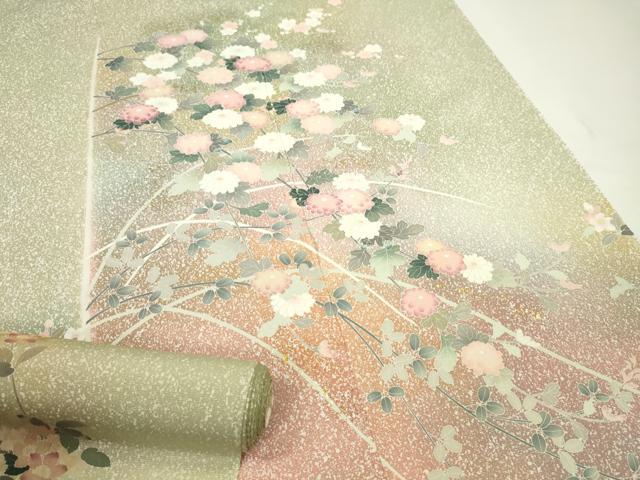 ■■■　サイズ　■■■ 長さ　　着尺分あり 幅　　　約37cm ■■■　商品詳細　■■■ 【正絹・未使用】 状態は参考画像のように、 反端から3m位まで薄いアクが若干ございますが、 その他特に目立ったシミ汚れなどもなく大変良い状態です。 大変上質な逸品になります。 お安く出品致しますので、是非この機会にいかがでしょうか？ ■■■　注意事項　■■■ ■モニター発色の具合により色合いが異なる場合がございます。 ■寸法は多少の誤差が生じる場合がございますのでご了承ください。 ■縫込みの長さが左右非対称の場合は短い部分を記載しております。 左右非対称であってもご返品・お値引き等の保証は出来かねますので、ご了承の上ご購入をお願い致します。 ■シミ等のチェックには注意を払っておりますが、見落としがある場合もございますし、個人の見解も様々ですので神経質な方のご購入はお控えください。 ■箪笥に入っておりました着物や帯なので畳みシワや匂いがあるものもございます。 ■お休みは基本的に土日祝となりますが、その他臨時でお休みする場合がございますのでご了承ください。 ■商品の発送は平日のみの発送となります。 ■夜間と土曜、日曜日はお問い合わせの回答が遅れる場合がございます。 ■当店では、お直し、紋入れ、お手入れ等は承っておりません。 ■生地の状態（ヤケ、経年劣化等）によってはサイズ直しが出来ない場合がございます。 その点もどうかご了承のうえ、ご購入をお願いいたします。 ■弊社で取り扱う商品は一点ものにつき、時期や在庫状況に応じて金額が変更となる場合がございます。 ■検針は行っておりません。予めご了承いただきますようお願いいたします。 ■【洗える着物】と記載のある商品におきましては、商品お届け後に洗濯を行ってしまってからのご返品にはご対応しかねます。 念の為、専門店でのお手入れをお願いいたします。 ■写真に写っている物が全てになります。それ以外の付属品はございませんのでご了承ください。 ■状態に関する写真につきましては、掲載可能な写真枚数に限りがあるため、各箇所につき1枚参考画像を掲載しております。 ■着物のサイズ目安は下記を参考ください↓ ＜女性着物＞　お端折り次第で＋5cm　−1cmが着用可能サイズ 　例）身丈170cmの場合、身長160cm〜175cm ＜男性着物＞　身丈＋約25cm〜27cm程が適応身長 　例）身丈155cmの場合、身長180〜182cm