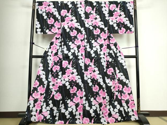 ■■■　サイズ　■■■ 身丈 165cm（肩から） 裄丈 67cm 袖丈 48cm　縫込み 1cm 袖幅 33cm 前幅 25.5cm 後幅 31cm 着物縫いこみ 内揚げ 0cm 裄 お袖側 約1.5cm　身頃側 約1.5cm ■■■　商品詳細　■■■ 【綿・未使用】 状態は特に目立ったシミ汚れなどもなく大変良い状態です。 大変上質な逸品になります。 お安く出品致しますので、是非この機会にいかがでしょうか？ ■■■　注意事項　■■■ ■モニター発色の具合により色合いが異なる場合がございます。 ■寸法は多少の誤差が生じる場合がございますのでご了承ください。 ■縫込みの長さが左右非対称の場合は短い部分を記載しております。 左右非対称であってもご返品・お値引き等の保証は出来かねますので、ご了承の上ご購入をお願い致します。 ■シミ等のチェックには注意を払っておりますが、見落としがある場合もございますし、個人の見解も様々ですので神経質な方のご購入はお控えください。 ■箪笥に入っておりました着物や帯なので畳みシワや匂いがあるものもございます。 ■お休みは基本的に土日祝となりますが、その他臨時でお休みする場合がございますのでご了承ください。 ■商品の発送は平日のみの発送となります。 ■夜間と土曜、日曜日はお問い合わせの回答が遅れる場合がございます。 ■当店では、お直し、紋入れ、お手入れ等は承っておりません。 ■生地の状態（ヤケ、経年劣化等）によってはサイズ直しが出来ない場合がございます。 その点もどうかご了承のうえ、ご購入をお願いいたします。 ■弊社で取り扱う商品は一点ものにつき、時期や在庫状況に応じて金額が変更となる場合がございます。 ■検針は行っておりません。予めご了承いただきますようお願いいたします。 ■【洗える着物】と記載のある商品におきましては、商品お届け後に洗濯を行ってしまってからのご返品にはご対応しかねます。 念の為、専門店でのお手入れをお願いいたします。 ■写真に写っている物が全てになります。それ以外の付属品はございませんのでご了承ください。 ■状態に関する写真につきましては、掲載可能な写真枚数に限りがあるため、各箇所につき1枚参考画像を掲載しております。 ■着物のサイズ目安は下記を参考ください↓ ＜女性着物＞　お端折り次第で＋5cm　−1cmが着用可能サイズ 　例）身丈170cmの場合、身長160cm〜175cm ＜男性着物＞　身丈＋約25cm〜27cm程が適応身長 　例）身丈155cmの場合、身長180〜182cm