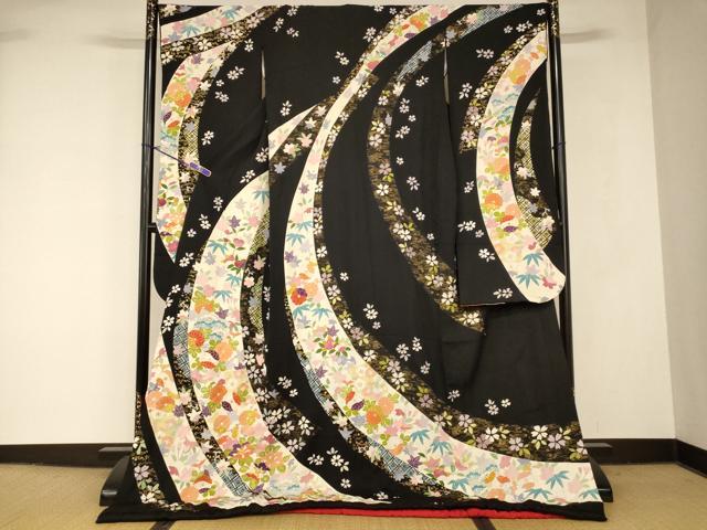 ■■■　サイズ　■■■ 身丈 182cm（肩から） 裄丈 67cm 袖丈 105cm　縫込み 5cm 袖幅 34cm 前幅 23cm 後幅 29cm 着物縫いこみ 内揚げ 0cm 裄 お袖側 約1cm　身頃側 約0cm ■■■　商品詳細　■■■ 【正絹・ふき綿仕立て・比翼仕立て】 状態は接写画像のように袖裏に糸解けがございますが その他特に目立ったシミ汚れなどもなく大変良い状態です。 大変上質な逸品になります。 お安く出品致しますので、是非この機会にいかがでしょうか？ ■■■　注意事項　■■■ ■モニター発色の具合により色合いが異なる場合がございます。 ■寸法は多少の誤差が生じる場合がございますのでご了承ください。 ■縫込みの長さが左右非対称の場合は短い部分を記載しております。 左右非対称であってもご返品・お値引き等の保証は出来かねますので、ご了承の上ご購入をお願い致します。 ■シミ等のチェックには注意を払っておりますが、見落としがある場合もございますし、個人の見解も様々ですので神経質な方のご購入はお控えください。 ■箪笥に入っておりました着物や帯なので畳みシワや匂いがあるものもございます。 ■お休みは基本的に土日祝となりますが、その他臨時でお休みする場合がございますのでご了承ください。 ■商品の発送は平日のみの発送となります。 ■夜間と土曜、日曜日はお問い合わせの回答が遅れる場合がございます。 ■当店では、お直し、紋入れ、お手入れ等は承っておりません。 ■生地の状態（ヤケ、経年劣化等）によってはサイズ直しが出来ない場合がございます。 その点もどうかご了承のうえ、ご購入をお願いいたします。 ■弊社で取り扱う商品は一点ものにつき、時期や在庫状況に応じて金額が変更となる場合がございます。 ■検針は行っておりません。予めご了承いただきますようお願いいたします。 ■【洗える着物】と記載のある商品におきましては、商品お届け後に洗濯を行ってしまってからのご返品にはご対応しかねます。 念の為、専門店でのお手入れをお願いいたします。 ■写真に写っている物が全てになります。それ以外の付属品はございませんのでご了承ください。 ■状態に関する写真につきましては、掲載可能な写真枚数に限りがあるため、各箇所につき1枚参考画像を掲載しております。 ■着物のサイズ目安は下記を参考ください↓ ＜女性着物＞　お端折り次第で＋5cm　−1cmが着用可能サイズ 　例）身丈170cmの場合、身長160cm〜175cm ＜男性着物＞　身丈＋約25cm〜27cm程が適応身長 　例）身丈155cmの場合、身長180〜182cm
