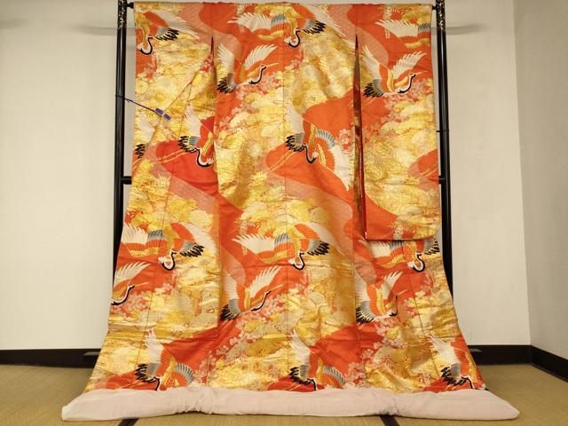 ■■■　サイズ　■■■ 身丈 190cm（肩から） 裄丈 64cm 袖丈 104.5cm　縫込み 6.5cm 袖幅 33cm 前幅 28cm 後幅 31cm 着物縫いこみ 内揚げ 0cm 裄 お袖側 約1.5cm　身頃側 約0cm ■■■　商品詳細　■■■ 【正絹・ふき綿仕立て】 状態は接写画像のようにふき綿カバーに糸解け、袖裏・後身頃に糸解けがございますが その他特に目立ったシミ汚れなどもなく大変良い状態です。 大変上質な逸品になります。 お安く出品致しますので、是非この機会にいかがでしょうか？ ■■■　注意事項　■■■ ■モニター発色の具合により色合いが異なる場合がございます。 ■寸法は多少の誤差が生じる場合がございますのでご了承ください。 ■縫込みの長さが左右非対称の場合は短い部分を記載しております。 左右非対称であってもご返品・お値引き等の保証は出来かねますので、ご了承の上ご購入をお願い致します。 ■シミ等のチェックには注意を払っておりますが、見落としがある場合もございますし、個人の見解も様々ですので神経質な方のご購入はお控えください。 ■箪笥に入っておりました着物や帯なので畳みシワや匂いがあるものもございます。 ■お休みは基本的に土日祝となりますが、その他臨時でお休みする場合がございますのでご了承ください。 ■商品の発送は平日のみの発送となります。 ■夜間と土曜、日曜日はお問い合わせの回答が遅れる場合がございます。 ■当店では、お直し、紋入れ、お手入れ等は承っておりません。 ■生地の状態（ヤケ、経年劣化等）によってはサイズ直しが出来ない場合がございます。 その点もどうかご了承のうえ、ご購入をお願いいたします。 ■弊社で取り扱う商品は一点ものにつき、時期や在庫状況に応じて金額が変更となる場合がございます。 ■検針は行っておりません。予めご了承いただきますようお願いいたします。 ■【洗える着物】と記載のある商品におきましては、商品お届け後に洗濯を行ってしまってからのご返品にはご対応しかねます。 念の為、専門店でのお手入れをお願いいたします。 ■写真に写っている物が全てになります。 それ以外の付属品はございませんのでご了承ください。 ■状態に関する写真につきましては、掲載可能な写真枚数に限りがあるため、 各箇所につき1枚参考画像を掲載しております。 ■着物のサイズ目安は下記を参考ください↓ ＜女性着物＞　お端折り次第で＋5cm　−10cmが着用可能サイズ 　例）身丈170cmの場合、身長160cm〜175cm ＜男性着物＞　身丈＋約25cm〜27cm程が適応身長 　例）身丈155cmの場合、身長180cm〜182cm