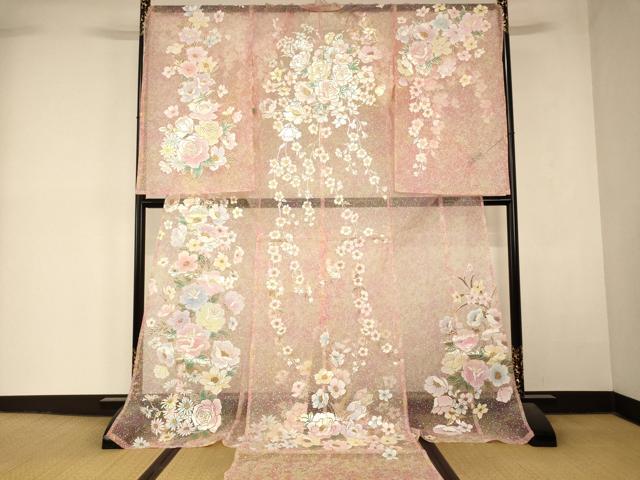 ■■■　サイズ　■■■ 身丈 216cm（肩から） 裄丈 71cm 袖丈 76cm 縫込み 1cm 袖幅 42cm 前幅 23cm 後幅 29.5cm 着物縫いこみ 内揚げ 0cm 裄 お袖側 約1cm　身頃側 約0cm ■■■　商品詳細　■■■ 【化繊・バチ衿】 状態は特に目立ったシミ汚れなどもなく大変良い状態です。 大変上質な逸品になります。 お安く出品致しますので、是非この機会にいかがでしょうか？ ■■■　注意事項　■■■ ■モニター発色の具合により色合いが異なる場合がございます。 ■寸法は多少の誤差が生じる場合がございますのでご了承ください。 ■縫込みの長さが左右非対称の場合は短い部分を記載しております。 左右非対称であってもご返品・お値引き等の保証は出来かねますので、ご了承の上ご購入をお願い致します。 ■シミ等のチェックには注意を払っておりますが、見落としがある場合もございますし、個人の見解も様々ですので神経質な方のご購入はお控えください。 ■箪笥に入っておりました着物や帯なので畳みシワや匂いがあるものもございます。 ■お休みは基本的に土日祝となりますが、その他臨時でお休みする場合がございますのでご了承ください。 ■商品の発送は平日のみの発送となります。 ■夜間と土曜、日曜日はお問い合わせの回答が遅れる場合がございます。 ■当店では、お直し、紋入れ、お手入れ等は承っておりません。 ■生地の状態（ヤケ、経年劣化等）によってはサイズ直しが出来ない場合がございます。 その点もどうかご了承のうえ、ご購入をお願いいたします。 ■弊社で取り扱う商品は一点ものにつき、時期や在庫状況に応じて金額が変更となる場合がございます。 ■検針は行っておりません。予めご了承いただきますようお願いいたします。 ■【洗える着物】と記載のある商品におきましては、商品お届け後に洗濯を行ってしまってからのご返品にはご対応しかねます。 念の為、専門店でのお手入れをお願いいたします。 ■写真に写っている物が全てになります。それ以外の付属品はございませんのでご了承ください。 ■状態に関する写真につきましては、掲載可能な写真枚数に限りがあるため、各箇所につき1枚参考画像を掲載しております。 ■着物のサイズ目安は下記を参考ください↓ ＜女性着物＞　お端折り次第で＋5cm　−1cmが着用可能サイズ 　例）身丈170cmの場合、身長160cm〜175cm ＜男性着物＞　身丈＋約25cm〜27cm程が適応身長 　例）身丈155cmの場合、身長180〜182cm