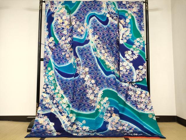 ■■■　サイズ　■■■ 身丈 187cm（肩から） 裄丈 63.5cm 袖丈 106.5cm　縫込み 7cm 袖幅 31.5cm 前幅 25.5cm 後幅 30.5cm 着物縫いこみ 内揚げ 0cm 裄 お袖側 約2cm　身頃側 約2cm ■■■　商品詳細　■■■ 【正絹・ふき綿仕立て・比翼仕立て】 状態は接写画像のようにふき綿部分・衿山・後身頃に薄い汚れ、衿裏に汚れと糸解けがございますが その他特に目立ったシミ汚れなどもなく大変良い状態です。 大変上質な逸品になります。 お安く出品致しますので、是非この機会にいかがでしょうか？ ■■■　注意事項　■■■ ■モニター発色の具合により色合いが異なる場合がございます。 ■寸法は多少の誤差が生じる場合がございますのでご了承ください。 ■縫込みの長さが左右非対称の場合は短い部分を記載しております。 左右非対称であってもご返品・お値引き等の保証は出来かねますので、ご了承の上ご購入をお願い致します。 ■シミ等のチェックには注意を払っておりますが、見落としがある場合もございますし、個人の見解も様々ですので神経質な方のご購入はお控えください。 ■箪笥に入っておりました着物や帯なので畳みシワや匂いがあるものもございます。 ■お休みは基本的に土日祝となりますが、その他臨時でお休みする場合がございますのでご了承ください。 ■商品の発送は平日のみの発送となります。 ■夜間と土曜、日曜日はお問い合わせの回答が遅れる場合がございます。 ■当店では、お直し、紋入れ、お手入れ等は承っておりません。 ■生地の状態（ヤケ、経年劣化等）によってはサイズ直しが出来ない場合がございます。 その点もどうかご了承のうえ、ご購入をお願いいたします。 ■弊社で取り扱う商品は一点ものにつき、時期や在庫状況に応じて金額が変更となる場合がございます。 ■検針は行っておりません。予めご了承いただきますようお願いいたします。 ■【洗える着物】と記載のある商品におきましては、商品お届け後に洗濯を行ってしまってからのご返品にはご対応しかねます。 念の為、専門店でのお手入れをお願いいたします。 ■写真に写っている物が全てになります。それ以外の付属品はございませんのでご了承ください。 ■状態に関する写真につきましては、掲載可能な写真枚数に限りがあるため、各箇所につき1枚参考画像を掲載しております。 ■着物のサイズ目安は下記を参考ください↓ ＜女性着物＞　お端折り次第で＋5cm　−1cmが着用可能サイズ 　例）身丈170cmの場合、身長160cm〜175cm ＜男性着物＞　身丈＋約25cm〜27cm程が適応身長 　例）身丈155cmの場合、身長180〜182cm