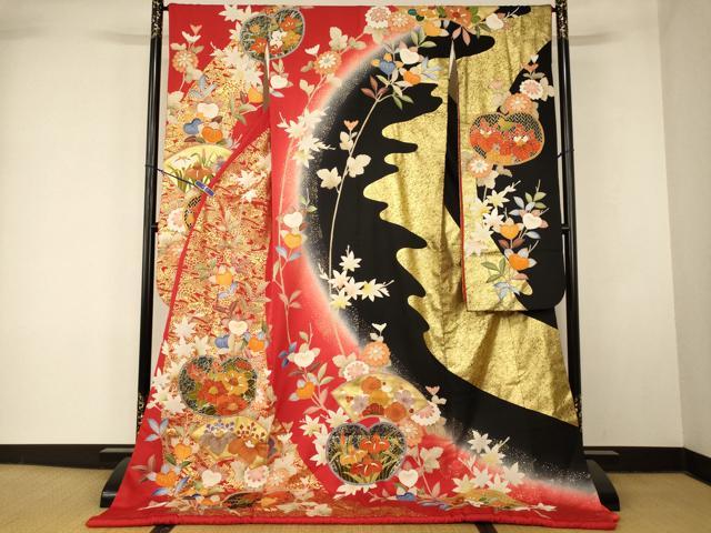 ■■■　サイズ　■■■ 身丈 188cm（肩から） 裄丈 66cm 袖丈 105cm　縫込み 5cm 袖幅 33cm 前幅 24.5cm 後幅 30.5cm 着物縫いこみ 内揚げ 0cm 裄 お袖側 約2cm　身頃側 約3cm ■■■　商品詳細　■■■ 【正絹・比翼仕立て・ふき綿仕立て】 状態は接写画像のように袖口・衿山・比翼衿に薄い汚れ、衿裏に糸解けがございますが その他特に目立ったシミ汚れなどもなく大変良い状態です。 大変上質な逸品になります。 お安く出品致しますので、是非この機会にいかがでしょうか？ ■■■　注意事項　■■■ ■モニター発色の具合により色合いが異なる場合がございます。 ■寸法は多少の誤差が生じる場合がございますのでご了承ください。 ■縫込みの長さが左右非対称の場合は短い部分を記載しております。 左右非対称であってもご返品・お値引き等の保証は出来かねますので、ご了承の上ご購入をお願い致します。 ■シミ等のチェックには注意を払っておりますが、見落としがある場合もございますし、個人の見解も様々ですので神経質な方のご購入はお控えください。 ■箪笥に入っておりました着物や帯なので畳みシワや匂いがあるものもございます。 ■お休みは基本的に土日祝となりますが、その他臨時でお休みする場合がございますのでご了承ください。 ■商品の発送は平日のみの発送となります。 ■夜間と土曜、日曜日はお問い合わせの回答が遅れる場合がございます。 ■当店では、お直し、紋入れ、お手入れ等は承っておりません。 ■生地の状態（ヤケ、経年劣化等）によってはサイズ直しが出来ない場合がございます。 その点もどうかご了承のうえ、ご購入をお願いいたします。 ■弊社で取り扱う商品は一点ものにつき、時期や在庫状況に応じて金額が変更となる場合がございます。 ■検針は行っておりません。予めご了承いただきますようお願いいたします。 ■【洗える着物】と記載のある商品におきましては、商品お届け後に洗濯を行ってしまってからのご返品にはご対応しかねます。 念の為、専門店でのお手入れをお願いいたします。 ■写真に写っている物が全てになります。それ以外の付属品はございませんのでご了承ください。 ■状態に関する写真につきましては、掲載可能な写真枚数に限りがあるため、各箇所につき1枚参考画像を掲載しております。 ■着物のサイズ目安は下記を参考ください↓ ＜女性着物＞　お端折り次第で＋5cm　−1cmが着用可能サイズ 　例）身丈170cmの場合、身長160cm〜175cm ＜男性着物＞　身丈＋約25cm〜27cm程が適応身長 　例）身丈155cmの場合、身長180〜182cm