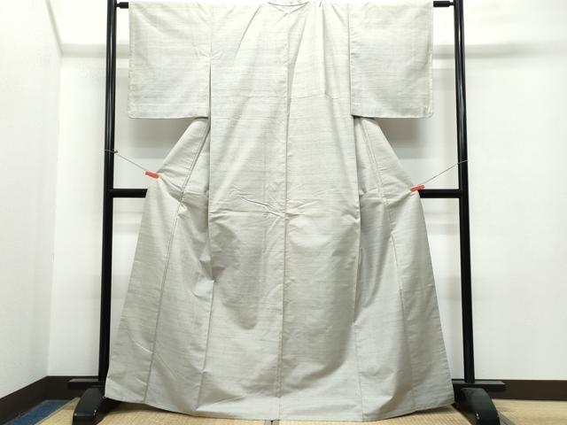 ■■■　サイズ　■■■ 身丈 166cm（肩から） 裄丈 65cm 袖丈 48.5cm　縫込み 4.5cm 袖幅 33cm 前幅 23cm 後幅 30.5cm 着物縫いこみ 内揚げ 0cm 裄 お袖側 約3.5cm　身頃側 約3.5cm ■■■　商品詳細　■■■ 【正絹】 状態は接写画像のように上前・後身頃・下前・両袖・胴裏・衿裏・衿に薄い汚れ、後身頃にヤケがございますが その他特に目立ったシミ汚れなどもなく大変良い状態です。 大変上質な逸品になります。 お安く出品致しますので、是非この機会にいかがでしょうか？ ■■■　注意事項　■■■ ■モニター発色の具合により色合いが異なる場合がございます。 ■寸法は多少の誤差が生じる場合がございますのでご了承ください。 ■縫込みの長さが左右非対称の場合は短い部分を記載しております。 左右非対称であってもご返品・お値引き等の保証は出来かねますので、ご了承の上ご購入をお願い致します。 ■シミ等のチェックには注意を払っておりますが、見落としがある場合もございますし、個人の見解も様々ですので神経質な方のご購入はお控えください。 ■箪笥に入っておりました着物や帯なので畳みシワや匂いがあるものもございます。 ■お休みは基本的に土日祝となりますが、その他臨時でお休みする場合がございますのでご了承ください。 ■商品の発送は平日のみの発送となります。 ■夜間と土曜、日曜日はお問い合わせの回答が遅れる場合がございます。 ■当店では、お直し、紋入れ、お手入れ等は承っておりません。 ■生地の状態（ヤケ、経年劣化等）によってはサイズ直しが出来ない場合がございます。 その点もどうかご了承のうえ、ご購入をお願いいたします。 ■弊社で取り扱う商品は一点ものにつき、時期や在庫状況に応じて金額が変更となる場合がございます。 ■検針は行っておりません。予めご了承いただきますようお願いいたします。 ■【洗える着物】と記載のある商品におきましては、商品お届け後に洗濯を行ってしまってからのご返品にはご対応しかねます。 念の為、専門店でのお手入れをお願いいたします。 ■着物のサイズ目安は下記を参考ください↓ ＜女性着物＞　お端折り次第で＋5?　−10?が着用可能サイズ 　例）身丈170?の場合、身長160?〜175? ＜男性着物＞　身丈＋約25?〜27?程が適応身長 　例）身丈155?の場合、身長180〜182?