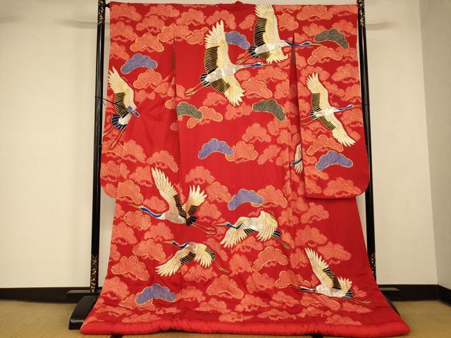 ■■■　サイズ　■■■ 身丈 180cm（肩から） 裄丈 65cm 袖丈105cm　縫込み 5.5cm 袖幅 32cm 前幅 24cm 後幅 30.5cm 着物縫いこみ 内揚げ 0cm 裄 お袖側 約2cm　身頃側 約1cm ■■■　商品詳細　■■■ 【正絹・ふき綿仕立て】 状態は接写画像のように下前おくみに薄い汚れ、胴裏に糸解けがございますが その他特に目立ったシミ汚れなどもなく大変良い状態です。 大変上質な逸品になります。 お安く出品致しますので、是非この機会にいかがでしょうか？ ■■■　注意事項　■■■ ■モニター発色の具合により色合いが異なる場合がございます。 ■寸法は多少の誤差が生じる場合がございますのでご了承ください。 ■縫込みの長さが左右非対称の場合は短い部分を記載しております。 左右非対称であってもご返品・お値引き等の保証は出来かねますので、ご了承の上ご購入をお願い致します。 ■シミ等のチェックには注意を払っておりますが、見落としがある場合もございますし、個人の見解も様々ですので神経質な方のご購入はお控えください。 ■箪笥に入っておりました着物や帯なので畳みシワや匂いがあるものもございます。 ■お休みは基本的に土日祝となりますが、その他臨時でお休みする場合がございますのでご了承ください。 ■商品の発送は平日のみの発送となります。 ■夜間と土曜、日曜日はお問い合わせの回答が遅れる場合がございます。 ■当店では、お直し、紋入れ、お手入れ等は承っておりません。 ■生地の状態（ヤケ、経年劣化等）によってはサイズ直しが出来ない場合がございます。 その点もどうかご了承のうえ、ご購入をお願いいたします。 ■弊社で取り扱う商品は一点ものにつき、時期や在庫状況に応じて金額が変更となる場合がございます。 ■検針は行っておりません。予めご了承いただきますようお願いいたします。 ■【洗える着物】と記載のある商品におきましては、商品お届け後に洗濯を行ってしまってからのご返品にはご対応しかねます。 念の為、専門店でのお手入れをお願いいたします。 ■写真に写っている物が全てになります。 それ以外の付属品はございませんのでご了承ください。 ■状態に関する写真につきましては、掲載可能な写真枚数に限りがあるため、 各箇所につき1枚参考画像を掲載しております。 ■着物のサイズ目安は下記を参考ください↓ ＜女性着物＞　お端折り次第で＋5cm　−10cmが着用可能サイズ 　例）身丈170cmの場合、身長160cm〜175cm ＜男性着物＞　身丈＋約25cm〜27cm程が適応身長 　例）身丈155cmの場合、身長180cm〜182cm
