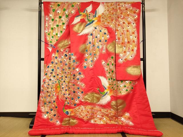 ■■■　サイズ　■■■ 身丈 192cm（肩から） 裄丈 66cm 袖丈 105cm　縫込み 3.5cm 袖幅 33cm 前幅 25cm 後幅 29.5cm 着物縫いこみ 内揚げ 0cm 裄 お袖側 約2cm　身頃側 約2cm ■■■　商品詳細　■■■ 【正絹・ふき綿仕立て】 状態は接写画像のようにふき綿部分・衿先に薄い汚れ、表地に擦れがございますが その他特に目立ったシミ汚れなどもなく大変良い状態です。 大変上質な逸品になります。 お安く出品致しますので、是非この機会にいかがでしょうか？ ■■■　注意事項　■■■ ■モニター発色の具合により色合いが異なる場合がございます。 ■寸法は多少の誤差が生じる場合がございますのでご了承ください。 ■縫込みの長さが左右非対称の場合は短い部分を記載しております。 左右非対称であってもご返品・お値引き等の保証は出来かねますので、ご了承の上ご購入をお願い致します。 ■シミ等のチェックには注意を払っておりますが、見落としがある場合もございますし、個人の見解も様々ですので神経質な方のご購入はお控えください。 ■箪笥に入っておりました着物や帯なので畳みシワや匂いがあるものもございます。 ■お休みは基本的に土日祝となりますが、その他臨時でお休みする場合がございますのでご了承ください。 ■商品の発送は平日のみの発送となります。 ■夜間と土曜、日曜日はお問い合わせの回答が遅れる場合がございます。 ■当店では、お直し、紋入れ、お手入れ等は承っておりません。 ■生地の状態（ヤケ、経年劣化等）によってはサイズ直しが出来ない場合がございます。 その点もどうかご了承のうえ、ご購入をお願いいたします。 ■弊社で取り扱う商品は一点ものにつき、時期や在庫状況に応じて金額が変更となる場合がございます。 ■検針は行っておりません。予めご了承いただきますようお願いいたします。 ■【洗える着物】と記載のある商品におきましては、商品お届け後に洗濯を行ってしまってからのご返品にはご対応しかねます。 念の為、専門店でのお手入れをお願いいたします。 ■写真に写っている物が全てになります。 それ以外の付属品はございませんのでご了承ください。 ■状態に関する写真につきましては、掲載可能な写真枚数に限りがあるため、 各箇所につき1枚参考画像を掲載しております。 ■着物のサイズ目安は下記を参考ください↓ ＜女性着物＞　お端折り次第で＋5cm　−10cmが着用可能サイズ 　例）身丈170cmの場合、身長160cm〜175cm ＜男性着物＞　身丈＋約25cm〜27cm程が適応身長 　例）身丈155cmの場合、身長180cm〜182cm