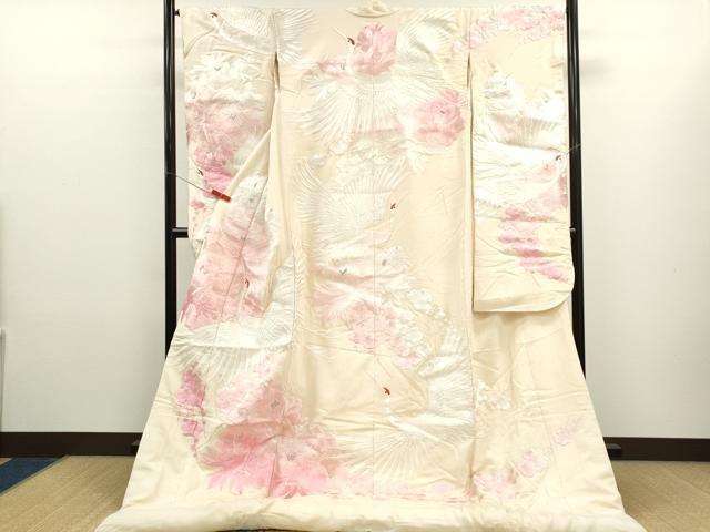 ■■■　サイズ　■■■ 身丈 185cm（肩から） 裄丈 66cm 袖丈 102cm　縫込み 6.5cm 袖幅 31.5cm 前幅 27.5cm 後幅 31.5cm 着物縫いこみ 内揚げ 0cm 裄 お袖側 約0.5cm　身頃側 約0cm ■■■　商品詳細　■■■ 【正絹】 状態は接写画像のように表地所々に薄い汚れ・糸よれ、ふき綿・胴裏に薄い汚れがございます。 大変上質な逸品になりますのでぜひお手入れをされてお召しになられてはいかがでしょうか。 お安く出品致しますので、是非この機会にいかがでしょうか？ ■■■　注意事項　■■■ ■モニター発色の具合により色合いが異なる場合がございます。 ■寸法は多少の誤差が生じる場合がございますのでご了承ください。 ■縫込みの長さが左右非対称の場合は短い部分を記載しております。 左右非対称であってもご返品・お値引き等の保証は出来かねますので、ご了承の上ご購入をお願い致します。 ■シミ等のチェックには注意を払っておりますが、見落としがある場合もございますし、個人の見解も様々ですので神経質な方のご購入はお控えください。 ■箪笥に入っておりました着物や帯なので畳みシワや匂いがあるものもございます。 ■お休みは基本的に土日祝となりますが、その他臨時でお休みする場合がございますのでご了承ください。 ■商品の発送は平日のみの発送となります。 ■夜間と土曜、日曜日はお問い合わせの回答が遅れる場合がございます。 ■当店では、お直し、紋入れ、お手入れ等は承っておりません。 ■生地の状態（ヤケ、経年劣化等）によってはサイズ直しが出来ない場合がございます。 その点もどうかご了承のうえ、ご購入をお願いいたします。 ■弊社で取り扱う商品は一点ものにつき、時期や在庫状況に応じて金額が変更となる場合がございます。 ■検針は行っておりません。予めご了承いただきますようお願いいたします。 ■【洗える着物】と記載のある商品におきましては、商品お届け後に洗濯を行ってしまってからのご返品にはご対応しかねます。 念の為、専門店でのお手入れをお願いいたします。 ■写真に写っている物が全てになります。 それ以外の付属品はございませんのでご了承ください。 ■状態に関する写真につきましては、掲載可能な写真枚数に限りがあるため、 各箇所につき1枚参考画像を掲載しております。 ■着物のサイズ目安は下記を参考ください↓ ＜女性着物＞　お端折り次第で＋5cm　−10cmが着用可能サイズ 　例）身丈170cmの場合、身長160cm〜175cm ＜男性着物＞　身丈＋約25cm〜27cm程が適応身長 　例）身丈155cmの場合、身長180cm〜182cm