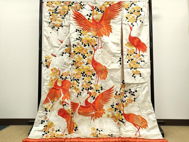 ■■■　サイズ　■■■ 身丈 181.5cm（肩から） 裄丈 66.5cm 袖丈 104.5cm　縫込み 6cm 袖幅 33.5cm 前幅 26cm 後幅 31.5cm 着物縫いこみ 内揚げ 0cm 裄 お袖側 約2cm　身頃側 約0cm ■■■　商品詳細　■■■ 【正絹】 状態は接写画像のように後身頃・衿裏・右袖に薄い汚れがございますが その他特に目立ったシミ汚れなどもなく大変良い状態です。 大変上質な逸品になります。 お安く出品致しますので、是非この機会にいかがでしょうか？ ■■■　注意事項　■■■ ■モニター発色の具合により色合いが異なる場合がございます。 ■寸法は多少の誤差が生じる場合がございますのでご了承ください。 ■縫込みの長さが左右非対称の場合は短い部分を記載しております。 左右非対称であってもご返品・お値引き等の保証は出来かねますので、ご了承の上ご購入をお願い致します。 ■シミ等のチェックには注意を払っておりますが、見落としがある場合もございますし、個人の見解も様々ですので神経質な方のご購入はお控えください。 ■箪笥に入っておりました着物や帯なので畳みシワや匂いがあるものもございます。 ■お休みは基本的に土日祝となりますが、その他臨時でお休みする場合がございますのでご了承ください。 ■商品の発送は平日のみの発送となります。 ■夜間と土曜、日曜日はお問い合わせの回答が遅れる場合がございます。 ■当店では、お直し、紋入れ、お手入れ等は承っておりません。 ■生地の状態（ヤケ、経年劣化等）によってはサイズ直しが出来ない場合がございます。 その点もどうかご了承のうえ、ご購入をお願いいたします。 ■弊社で取り扱う商品は一点ものにつき、時期や在庫状況に応じて金額が変更となる場合がございます。 ■検針は行っておりません。予めご了承いただきますようお願いいたします。 ■【洗える着物】と記載のある商品におきましては、商品お届け後に洗濯を行ってしまってからのご返品にはご対応しかねます。 念の為、専門店でのお手入れをお願いいたします。 ■写真に写っている物が全てになります。 それ以外の付属品はございませんのでご了承ください。 ■状態に関する写真につきましては、掲載可能な写真枚数に限りがあるため、 各箇所につき1枚参考画像を掲載しております。 ■着物のサイズ目安は下記を参考ください↓ ＜女性着物＞　お端折り次第で＋5cm　−10cmが着用可能サイズ 　例）身丈170cmの場合、身長160cm〜175cm ＜男性着物＞　身丈＋約25cm〜27cm程が適応身長 　例）身丈155cmの場合、身長180cm〜182cm