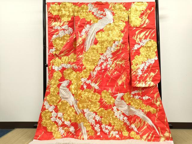 ■■■　サイズ　■■■ 身丈 180.5cm（肩から） 裄丈 66.5cm 袖丈 103.5cm　縫込み 4cm 袖幅 33cm 前幅 26.5cm 後幅 32cm 着物縫いこみ 内揚げ 0cm 裄 お袖側 約2cm　身頃側 約1.5cm ■■■　商品詳細　■■■ 【正絹】 状態は接写画像のように右袖に薄い汚れがございますが その他特に目立ったシミ汚れなどもなく大変良い状態です。 大変上質な逸品になります。 お安く出品致しますので、是非この機会にいかがでしょうか？ ■■■　注意事項　■■■ ■モニター発色の具合により色合いが異なる場合がございます。 ■寸法は多少の誤差が生じる場合がございますのでご了承ください。 ■縫込みの長さが左右非対称の場合は短い部分を記載しております。 左右非対称であってもご返品・お値引き等の保証は出来かねますので、ご了承の上ご購入をお願い致します。 ■シミ等のチェックには注意を払っておりますが、見落としがある場合もございますし、個人の見解も様々ですので神経質な方のご購入はお控えください。 ■箪笥に入っておりました着物や帯なので畳みシワや匂いがあるものもございます。 ■お休みは基本的に土日祝となりますが、その他臨時でお休みする場合がございますのでご了承ください。 ■商品の発送は平日のみの発送となります。 ■夜間と土曜、日曜日はお問い合わせの回答が遅れる場合がございます。 ■当店では、お直し、紋入れ、お手入れ等は承っておりません。 ■生地の状態（ヤケ、経年劣化等）によってはサイズ直しが出来ない場合がございます。 その点もどうかご了承のうえ、ご購入をお願いいたします。 ■弊社で取り扱う商品は一点ものにつき、時期や在庫状況に応じて金額が変更となる場合がございます。 ■検針は行っておりません。予めご了承いただきますようお願いいたします。 ■【洗える着物】と記載のある商品におきましては、商品お届け後に洗濯を行ってしまってからのご返品にはご対応しかねます。 念の為、専門店でのお手入れをお願いいたします。 ■写真に写っている物が全てになります。 それ以外の付属品はございませんのでご了承ください。 ■状態に関する写真につきましては、掲載可能な写真枚数に限りがあるため、 各箇所につき1枚参考画像を掲載しております。 ■着物のサイズ目安は下記を参考ください↓ ＜女性着物＞　お端折り次第で＋5cm　−10cmが着用可能サイズ 　例）身丈170cmの場合、身長160cm〜175cm ＜男性着物＞　身丈＋約25cm〜27cm程が適応身長 　例）身丈155cmの場合、身長180cm〜182cm