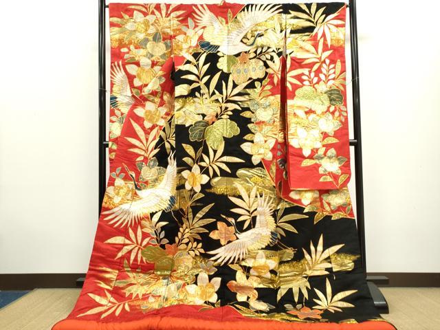 ■■■　サイズ　■■■ 身丈 193.5cm（肩から） 裄丈 64cm 袖丈 103cm　縫込み 4cm 袖幅 33cm 前幅 27cm 後幅 30.5cm 着物縫いこみ 内揚げ 0cm 裄 お袖側 約2cm　身頃側 約2cm ■■■　商品詳細　■■■ 【正絹】 状態は接写画像のようにふき綿・両袖口に薄い汚れがございますが その他特に目立ったシミ汚れなどもなく大変良い状態です。 大変上質な逸品になります。 お安く出品致しますので、是非この機会にいかがでしょうか？ ■■■　注意事項　■■■ ■モニター発色の具合により色合いが異なる場合がございます。 ■寸法は多少の誤差が生じる場合がございますのでご了承ください。 ■縫込みの長さが左右非対称の場合は短い部分を記載しております。 左右非対称であってもご返品・お値引き等の保証は出来かねますので、ご了承の上ご購入をお願い致します。 ■シミ等のチェックには注意を払っておりますが、見落としがある場合もございますし、個人の見解も様々ですので神経質な方のご購入はお控えください。 ■箪笥に入っておりました着物や帯なので畳みシワや匂いがあるものもございます。 ■お休みは基本的に土日祝となりますが、その他臨時でお休みする場合がございますのでご了承ください。 ■商品の発送は平日のみの発送となります。 ■夜間と土曜、日曜日はお問い合わせの回答が遅れる場合がございます。 ■当店では、お直し、紋入れ、お手入れ等は承っておりません。 ■生地の状態（ヤケ、経年劣化等）によってはサイズ直しが出来ない場合がございます。 その点もどうかご了承のうえ、ご購入をお願いいたします。 ■弊社で取り扱う商品は一点ものにつき、時期や在庫状況に応じて金額が変更となる場合がございます。 ■検針は行っておりません。予めご了承いただきますようお願いいたします。 ■【洗える着物】と記載のある商品におきましては、商品お届け後に洗濯を行ってしまってからのご返品にはご対応しかねます。 念の為、専門店でのお手入れをお願いいたします。 ■写真に写っている物が全てになります。 それ以外の付属品はございませんのでご了承ください。 ■状態に関する写真につきましては、掲載可能な写真枚数に限りがあるため、 各箇所につき1枚参考画像を掲載しております。 ■着物のサイズ目安は下記を参考ください↓ ＜女性着物＞　お端折り次第で＋5cm　−10cmが着用可能サイズ 　例）身丈170cmの場合、身長160cm〜175cm ＜男性着物＞　身丈＋約25cm〜27cm程が適応身長 　例）身丈155cmの場合、身長180cm〜182cm