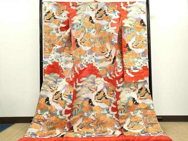 ■■■　サイズ　■■■ 身丈 188cm（肩から） 裄丈 66cm 袖丈 104.5cm　縫込み 7.5cm 袖幅 33cm 前幅 29cm 後幅 32.5cm 着物縫いこみ 内揚げ 0cm 裄 お袖側 約2.5cm　身頃側 約0cm ■■■　商品詳細　■■■ 【正絹】 状態は接写画像のように両袖・胴裏に薄い汚れがございますが その他特に目立ったシミ汚れなどもなく大変良い状態です。 大変上質な逸品になります。 お安く出品致しますので、是非この機会にいかがでしょうか？ ■■■　注意事項　■■■ ■モニター発色の具合により色合いが異なる場合がございます。 ■寸法は多少の誤差が生じる場合がございますのでご了承ください。 ■縫込みの長さが左右非対称の場合は短い部分を記載しております。 左右非対称であってもご返品・お値引き等の保証は出来かねますので、ご了承の上ご購入をお願い致します。 ■シミ等のチェックには注意を払っておりますが、見落としがある場合もございますし、個人の見解も様々ですので神経質な方のご購入はお控えください。 ■箪笥に入っておりました着物や帯なので畳みシワや匂いがあるものもございます。 ■お休みは基本的に土日祝となりますが、その他臨時でお休みする場合がございますのでご了承ください。 ■商品の発送は平日のみの発送となります。 ■夜間と土曜、日曜日はお問い合わせの回答が遅れる場合がございます。 ■当店では、お直し、紋入れ、お手入れ等は承っておりません。 ■生地の状態（ヤケ、経年劣化等）によってはサイズ直しが出来ない場合がございます。 その点もどうかご了承のうえ、ご購入をお願いいたします。 ■弊社で取り扱う商品は一点ものにつき、時期や在庫状況に応じて金額が変更となる場合がございます。 ■検針は行っておりません。予めご了承いただきますようお願いいたします。 ■【洗える着物】と記載のある商品におきましては、商品お届け後に洗濯を行ってしまってからのご返品にはご対応しかねます。 念の為、専門店でのお手入れをお願いいたします。 ■写真に写っている物が全てになります。 それ以外の付属品はございませんのでご了承ください。 ■状態に関する写真につきましては、掲載可能な写真枚数に限りがあるため、 各箇所につき1枚参考画像を掲載しております。 ■着物のサイズ目安は下記を参考ください↓ ＜女性着物＞　お端折り次第で＋5cm　−10cmが着用可能サイズ 　例）身丈170cmの場合、身長160cm〜175cm ＜男性着物＞　身丈＋約25cm〜27cm程が適応身長 　例）身丈155cmの場合、身長180cm〜182cm
