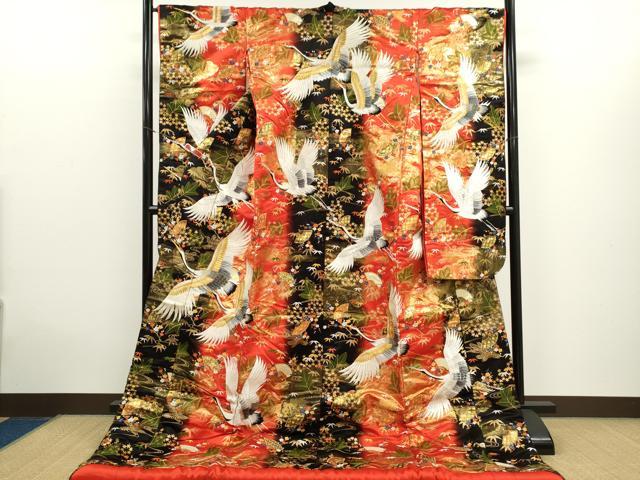 ■■■　サイズ　■■■ 身丈 192cm（肩から） 裄丈 66cm 袖丈 103cm　縫込み 6.5cm 袖幅 32.5cm 前幅 26cm 後幅 32cm 着物縫いこみ 内揚げ 0cm 裄 お袖側 約2cm　身頃側 約0cm ■■■　商品詳細　■■■ 【正絹】 状態は接写画像のようにふき綿・胴裏に薄い汚れがございますが その他特に目立ったシミ汚れなどもなく大変良い状態です。 大変上質な逸品になります。 お安く出品致しますので、是非この機会にいかがでしょうか？ ■■■　注意事項　■■■ ■モニター発色の具合により色合いが異なる場合がございます。 ■寸法は多少の誤差が生じる場合がございますのでご了承ください。 ■縫込みの長さが左右非対称の場合は短い部分を記載しております。 左右非対称であってもご返品・お値引き等の保証は出来かねますので、ご了承の上ご購入をお願い致します。 ■シミ等のチェックには注意を払っておりますが、見落としがある場合もございますし、個人の見解も様々ですので神経質な方のご購入はお控えください。 ■箪笥に入っておりました着物や帯なので畳みシワや匂いがあるものもございます。 ■お休みは基本的に土日祝となりますが、その他臨時でお休みする場合がございますのでご了承ください。 ■商品の発送は平日のみの発送となります。 ■夜間と土曜、日曜日はお問い合わせの回答が遅れる場合がございます。 ■当店では、お直し、紋入れ、お手入れ等は承っておりません。 ■生地の状態（ヤケ、経年劣化等）によってはサイズ直しが出来ない場合がございます。 その点もどうかご了承のうえ、ご購入をお願いいたします。 ■弊社で取り扱う商品は一点ものにつき、時期や在庫状況に応じて金額が変更となる場合がございます。 ■検針は行っておりません。予めご了承いただきますようお願いいたします。 ■【洗える着物】と記載のある商品におきましては、商品お届け後に洗濯を行ってしまってからのご返品にはご対応しかねます。 念の為、専門店でのお手入れをお願いいたします。 ■写真に写っている物が全てになります。 それ以外の付属品はございませんのでご了承ください。 ■状態に関する写真につきましては、掲載可能な写真枚数に限りがあるため、 各箇所につき1枚参考画像を掲載しております。 ■着物のサイズ目安は下記を参考ください↓ ＜女性着物＞　お端折り次第で＋5cm　−10cmが着用可能サイズ 　例）身丈170cmの場合、身長160cm〜175cm ＜男性着物＞　身丈＋約25cm〜27cm程が適応身長 　例）身丈155cmの場合、身長180cm〜182cm