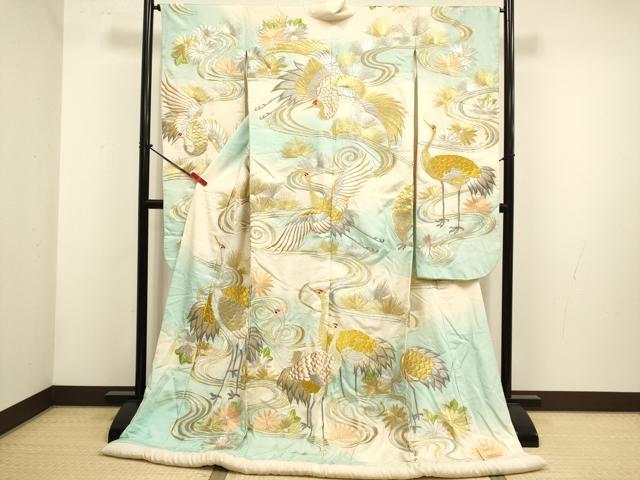 ■■■　サイズ　■■■ 身丈 184cm（肩から） 裄丈 66cm 袖丈 106cm　縫込み 4cm 袖幅 31.5cm 前幅 26.5cm 後幅 32.5cm 着物縫いこみ 内揚げ 0cm 裄 お袖側 約2cm　身頃側 約1cm ■■■　商品詳細　■■■ 【正絹】 状態は接写画像のように表地所々・胴裏・衿裏に薄い汚れがございます。 大変上質な逸品になりますのでぜひお手入れをされてお召しになられてはいかがでしょうか。 お安く出品致しますので、是非この機会にいかがでしょうか？ ■■■　注意事項　■■■ ■モニター発色の具合により色合いが異なる場合がございます。 ■寸法は多少の誤差が生じる場合がございますのでご了承ください。 ■縫込みの長さが左右非対称の場合は短い部分を記載しております。 左右非対称であってもご返品・お値引き等の保証は出来かねますので、ご了承の上ご購入をお願い致します。 ■シミ等のチェックには注意を払っておりますが、見落としがある場合もございますし、個人の見解も様々ですので神経質な方のご購入はお控えください。 ■箪笥に入っておりました着物や帯なので畳みシワや匂いがあるものもございます。 ■お休みは基本的に土日祝となりますが、その他臨時でお休みする場合がございますのでご了承ください。 ■商品の発送は平日のみの発送となります。 ■夜間と土曜、日曜日はお問い合わせの回答が遅れる場合がございます。 ■当店では、お直し、紋入れ、お手入れ等は承っておりません。 ■生地の状態（ヤケ、経年劣化等）によってはサイズ直しが出来ない場合がございます。 その点もどうかご了承のうえ、ご購入をお願いいたします。 ■弊社で取り扱う商品は一点ものにつき、時期や在庫状況に応じて金額が変更となる場合がございます。 ■検針は行っておりません。予めご了承いただきますようお願いいたします。 ■【洗える着物】と記載のある商品におきましては、商品お届け後に洗濯を行ってしまってからのご返品にはご対応しかねます。 念の為、専門店でのお手入れをお願いいたします。 ■写真に写っている物が全てになります。 それ以外の付属品はございませんのでご了承ください。 ■状態に関する写真につきましては、掲載可能な写真枚数に限りがあるため、 各箇所につき1枚参考画像を掲載しております。 ■着物のサイズ目安は下記を参考ください↓ ＜女性着物＞　お端折り次第で＋5cm　−10cmが着用可能サイズ 　例）身丈170cmの場合、身長160cm〜175cm ＜男性着物＞　身丈＋約25cm〜27cm程が適応身長 　例）身丈155cmの場合、身長180cm〜182cm
