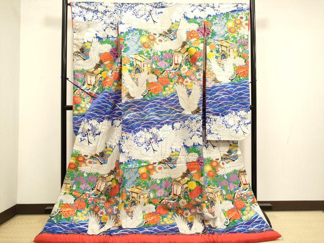 ■■■　サイズ　■■■ 身丈 185cm（肩から） 裄丈 66cm 袖丈 102.5cm　縫込み 4.5cm 袖幅 33.5cm 前幅 29.5cm 後幅 33cm 着物縫いこみ 内揚げ 0cm 裄 お袖側 約0cm　身頃側 約0cm ■■■　商品詳細　■■■ 【正絹】 状態は接写画像のように後身頃に薄い汚れがございますが その他特に目立ったシミ汚れなどもなく大変良い状態です。 大変上質な逸品になります。 お安く出品致しますので、是非この機会にいかがでしょうか？ ■■■　注意事項　■■■ ■モニター発色の具合により色合いが異なる場合がございます。 ■寸法は多少の誤差が生じる場合がございますのでご了承ください。 ■縫込みの長さが左右非対称の場合は短い部分を記載しております。 左右非対称であってもご返品・お値引き等の保証は出来かねますので、ご了承の上ご購入をお願い致します。 ■シミ等のチェックには注意を払っておりますが、見落としがある場合もございますし、個人の見解も様々ですので神経質な方のご購入はお控えください。 ■箪笥に入っておりました着物や帯なので畳みシワや匂いがあるものもございます。 ■お休みは基本的に土日祝となりますが、その他臨時でお休みする場合がございますのでご了承ください。 ■商品の発送は平日のみの発送となります。 ■夜間と土曜、日曜日はお問い合わせの回答が遅れる場合がございます。 ■当店では、お直し、紋入れ、お手入れ等は承っておりません。 ■生地の状態（ヤケ、経年劣化等）によってはサイズ直しが出来ない場合がございます。 その点もどうかご了承のうえ、ご購入をお願いいたします。 ■弊社で取り扱う商品は一点ものにつき、時期や在庫状況に応じて金額が変更となる場合がございます。 ■検針は行っておりません。予めご了承いただきますようお願いいたします。 ■【洗える着物】と記載のある商品におきましては、商品お届け後に洗濯を行ってしまってからのご返品にはご対応しかねます。 念の為、専門店でのお手入れをお願いいたします。 ■写真に写っている物が全てになります。 それ以外の付属品はございませんのでご了承ください。 ■状態に関する写真につきましては、掲載可能な写真枚数に限りがあるため、 各箇所につき1枚参考画像を掲載しております。 ■着物のサイズ目安は下記を参考ください↓ ＜女性着物＞　お端折り次第で＋5cm　−10cmが着用可能サイズ 　例）身丈170cmの場合、身長160cm〜175cm ＜男性着物＞　身丈＋約25cm〜27cm程が適応身長 　例）身丈155cmの場合、身長180cm〜182cm