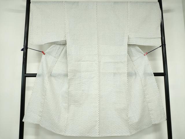 ■■■　サイズ　■■■ 身丈 135.5cm（肩から） 裄丈 68cm 袖丈 49cm　縫込み 3cm 袖幅 34.5cm 前幅 27.5cm 後幅 30.5cm 着物縫いこみ 内揚げ 10cm 裄 お袖側 約0cm　身頃側 約0cm ■■■　商品詳細　■■■ 【綿麻】 状態は特に目立ったシミ汚れなどもなく大変良い状態です。 大変上質な逸品になります。 お安く出品致しますので、是非この機会にいかがでしょうか？ ■■■　注意事項　■■■ ■モニター発色の具合により色合いが異なる場合がございます。 ■寸法は多少の誤差が生じる場合がございますのでご了承ください。 ■縫込みの長さが左右非対称の場合は短い部分を記載しております。 左右非対称であってもご返品・お値引き等の保証は出来かねますので、ご了承の上ご購入をお願い致します。 ■シミ等のチェックには注意を払っておりますが、見落としがある場合もございますし、個人の見解も様々ですので神経質な方のご購入はお控えください。 ■箪笥に入っておりました着物や帯なので畳みシワや匂いがあるものもございます。 ■お休みは基本的に土日祝となりますが、その他臨時でお休みする場合がございますのでご了承ください。 ■商品の発送は平日のみの発送となります。 ■夜間と土曜、日曜日はお問い合わせの回答が遅れる場合がございます。 ■当店では、お直し、紋入れ、お手入れ等は承っておりません。 ■生地の状態（ヤケ、経年劣化等）によってはサイズ直しが出来ない場合がございます。 その点もどうかご了承のうえ、ご購入をお願いいたします。 ■弊社で取り扱う商品は一点ものにつき、時期や在庫状況に応じて金額が変更となる場合がございます。 ■検針は行っておりません。予めご了承いただきますようお願いいたします。 ■【洗える着物】と記載のある商品におきましては、商品お届け後に洗濯を行ってしまってからのご返品にはご対応しかねます。 念の為、専門店でのお手入れをお願いいたします。 ■写真に写っている物が全てになります。それ以外の付属品はございませんのでご了承ください。 ■状態に関する写真につきましては、掲載可能な写真枚数に限りがあるため、各箇所につき1枚参考画像を掲載しております。 ■着物のサイズ目安は下記を参考ください↓ ＜女性着物＞　お端折り次第で＋5cm　−1cmが着用可能サイズ 　例）身丈170cmの場合、身長160cm〜175cm ＜男性着物＞　身丈＋約25cm〜27cm程が適応身長 　例）身丈155cmの場合、身長180〜182cm