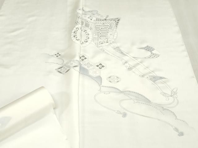 ■■■　サイズ　■■■ 長さ　　着尺分あり 幅　　　約37.5cm ■■■　商品詳細　■■■ 【正絹・未使用】 状態は特に目立ったシミ汚れなどもなく大変良い状態です。 大変上質な逸品になります。 お安く出品致しますので、是非この機会にいかがでしょうか？ ■■■　注意事項　■■■ ■モニター発色の具合により色合いが異なる場合がございます。 ■寸法は多少の誤差が生じる場合がございますのでご了承ください。 ■縫込みの長さが左右非対称の場合は短い部分を記載しております。 左右非対称であってもご返品・お値引き等の保証は出来かねますので、ご了承の上ご購入をお願い致します。 ■シミ等のチェックには注意を払っておりますが、見落としがある場合もございますし、個人の見解も様々ですので神経質な方のご購入はお控えください。 ■汚れやシミの種類につきましては、専門ではない為、正確な判別が難しく商品説明では種類を特定せず、汚れやシミと記載させております。 恐れ入りますが、ご了承くださいますようお願い申し上げます。 ■箪笥に入っておりました着物や帯なので畳みシワや匂いがあるものもございます。 ■お休みは基本的に土日祝となりますが、その他臨時でお休みする場合がございますのでご了承ください。 ■商品の発送は平日のみの発送となります。 ■夜間と土曜、日曜日はお問い合わせの回答が遅れる場合がございます。 ■当店では、お直し、紋入れ、お手入れ等は承っておりません。 ■生地の状態（ヤケ、経年劣化等）によってはサイズ直しが出来ない場合がございます。 その点もどうかご了承のうえ、ご購入をお願いいたします。 ■弊社で取り扱う商品は一点ものにつき、時期や在庫状況に応じて金額が変更となる場合がございます。 ■検針は行っておりません。予めご了承いただきますようお願いいたします。 ■【洗える着物】と記載のある商品におきましては、商品お届け後に洗濯を行ってしまってからのご返品にはご対応しかねます。 念の為、専門店でのお手入れをお願いいたします。 ■写真に写っている物が全てになります。それ以外の付属品はございませんのでご了承ください。 ■状態に関する写真につきましては、掲載可能な写真枚数に限りがあるため、各箇所につき1枚参考画像を掲載しております。 ■着物のサイズ目安は下記を参考ください↓ ＜女性着物＞　お端折り次第で＋5cm　−1cmが着用可能サイズ 　例）身丈170cmの場合、身長160cm〜175cm ＜男性着物＞　身丈＋約25cm〜27cm程が適応身長 　例）身丈155cmの場合、身長180〜182cm