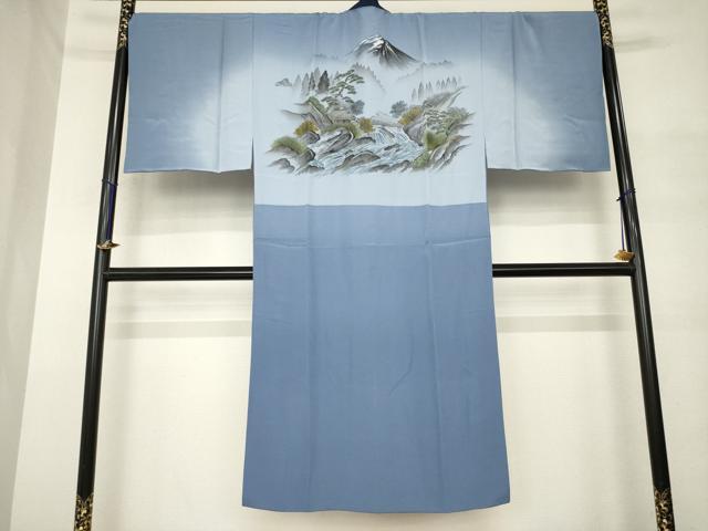 ■■■　サイズ　■■■ 身丈 134cm（肩から） 裄丈 71cm 袖丈 50cm　縫込み 4cm 袖幅 36cm 前幅 26cm 後幅 32cm 着物縫いこみ 内揚げ 9cm 裄 お袖側 約1cm　身頃側 約1cm ■■■　商品詳細　■■■ 【正絹】 状態は特に目立ったシミ汚れなどもなく大変良い状態です。 大変上質な逸品になります。 お安く出品致しますので、是非この機会にいかがでしょうか？ ■■■　注意事項　■■■ ■モニター発色の具合により色合いが異なる場合がございます。 ■寸法は多少の誤差が生じる場合がございますのでご了承ください。 ■縫込みの長さが左右非対称の場合は短い部分を記載しております。 左右非対称であってもご返品・お値引き等の保証は出来かねますので、ご了承の上ご購入をお願い致します。 ■シミ等のチェックには注意を払っておりますが、見落としがある場合もございますし、個人の見解も様々ですので神経質な方のご購入はお控えください。 ■汚れやシミの種類につきましては、専門ではない為、正確な判別が難しく商品説明では種類を特定せず、汚れやシミと記載させております。 恐れ入りますが、ご了承くださいますようお願い申し上げます。 ■箪笥に入っておりました着物や帯なので畳みシワや匂いがあるものもございます。 ■お休みは基本的に土日祝となりますが、その他臨時でお休みする場合がございますのでご了承ください。 ■商品の発送は平日のみの発送となります。 ■夜間と土曜、日曜日はお問い合わせの回答が遅れる場合がございます。 ■当店では、お直し、紋入れ、お手入れ等は承っておりません。 ■生地の状態（ヤケ、経年劣化等）によってはサイズ直しが出来ない場合がございます。 その点もどうかご了承のうえ、ご購入をお願いいたします。 ■弊社で取り扱う商品は一点ものにつき、時期や在庫状況に応じて金額が変更となる場合がございます。 ■検針は行っておりません。予めご了承いただきますようお願いいたします。 ■【洗える着物】と記載のある商品におきましては、商品お届け後に洗濯を行ってしまってからのご返品にはご対応しかねます。 念の為、専門店でのお手入れをお願いいたします。 ■写真に写っている物が全てになります。それ以外の付属品はございませんのでご了承ください。 ■状態に関する写真につきましては、掲載可能な写真枚数に限りがあるため、各箇所につき1枚参考画像を掲載しております。 ■着物のサイズ目安は下記を参考ください↓ ＜女性着物＞　お端折り次第で＋5cm　−1cmが着用可能サイズ 　例）身丈170cmの場合、身長160cm〜175cm ＜男性着物＞　身丈＋約25cm〜27cm程が適応身長 　例）身丈155cmの場合、身長180〜182cm