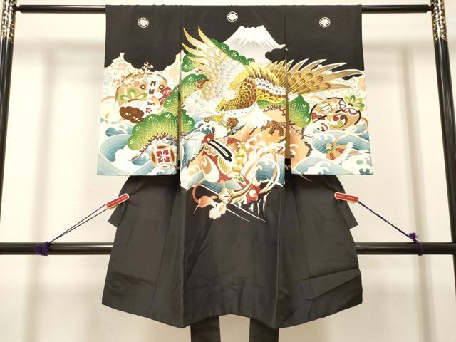 ■■■　サイズ　■■■ 【着物】 身丈 99.5cm（肩から） 裄丈 41.5cm 袖丈 57.5cm ■■■　商品詳細　■■■ 産着【正絹・五つ紋】 状態は接写画像のように表地に箔剥がれ、 衿・両袖前後・表地所々・紐に薄い汚れがございます。 大変上質な逸品になりますので 気になる方はお手入れをされてお召しになられてはいかがでしょうか。 お安く出品致しますので、是非この機会にいかがでしょうか？ ※襦袢の付属がございません。 ■■■　注意事項　■■■ ■モニター発色の具合により色合いが異なる場合がございます。 ■寸法は多少の誤差が生じる場合がございますのでご了承ください。 ■縫込みの長さが左右非対称の場合は短い部分を記載しております。 左右非対称であってもご返品・お値引き等の保証は出来かねますので、ご了承の上ご購入をお願い致します。 ■シミ等のチェックには注意を払っておりますが、見落としがある場合もございますし、個人の見解も様々ですので神経質な方のご購入はお控えください。 ■汚れやシミの種類につきましては、専門ではない為、正確な判別が難しく商品説明では種類を特定せず、汚れやシミと記載させております。 恐れ入りますが、ご了承くださいますようお願い申し上げます。 ■箪笥に入っておりました着物や帯なので畳みシワや匂いがあるものもございます。 ■お休みは基本的に土日祝となりますが、その他臨時でお休みする場合がございますのでご了承ください。 ■商品の発送は平日のみの発送となります。 ■夜間と土曜、日曜日はお問い合わせの回答が遅れる場合がございます。 ■当店では、お直し、紋入れ、お手入れ等は承っておりません。 ■生地の状態（ヤケ、経年劣化等）によってはサイズ直しが出来ない場合がございます。 その点もどうかご了承のうえ、ご購入をお願いいたします。 ■弊社で取り扱う商品は一点ものにつき、時期や在庫状況に応じて金額が変更となる場合がございます。 ■検針は行っておりません。予めご了承いただきますようお願いいたします。 ■【洗える着物】と記載のある商品におきましては、商品お届け後に洗濯を行ってしまってからのご返品にはご対応しかねます。 念の為、専門店でのお手入れをお願いいたします。 ■写真に写っている物が全てになります。それ以外の付属品はございませんのでご了承ください。 ■状態に関する写真につきましては、掲載可能な写真枚数に限りがあるため、各箇所につき1枚参考画像を掲載しております。 ■着物のサイズ目安は下記を参考ください↓ ＜女性着物＞　お端折り次第で＋5cm　−1cmが着用可能サイズ 　例）身丈170cmの場合、身長160cm〜175cm ＜男性着物＞　身丈＋約25cm〜27cm程が適応身長 　例）身丈155cmの場合、身長180〜182cm