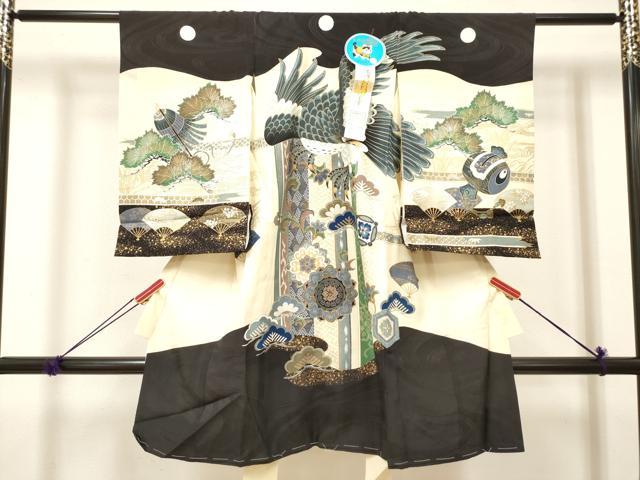 ■■■　サイズ　■■■ 【着物】 身丈 99.5cm（肩から） 裄丈 46.5cm 袖丈 57cm ■■■　商品詳細　■■■ 産着【表地：正絹・裏地：アセテート100％・石持五つ紋】 状態は接写画像のように 衿・紐・両袖前後・表地所々に薄い汚れがございます。 大変上質な逸品になりますので 気になる方はお手入れをされてお召しになられてはいかがでしょうか。 お安く出品致しますので、是非この機会にいかがでしょうか？ ※襦袢の付属がございません。 ※若干たたみシワがございます。 ■■■　注意事項　■■■ ■モニター発色の具合により色合いが異なる場合がございます。 ■寸法は多少の誤差が生じる場合がございますのでご了承ください。 ■縫込みの長さが左右非対称の場合は短い部分を記載しております。 左右非対称であってもご返品・お値引き等の保証は出来かねますので、ご了承の上ご購入をお願い致します。 ■シミ等のチェックには注意を払っておりますが、見落としがある場合もございますし、個人の見解も様々ですので神経質な方のご購入はお控えください。 ■汚れやシミの種類につきましては、専門ではない為、正確な判別が難しく商品説明では種類を特定せず、汚れやシミと記載させております。 恐れ入りますが、ご了承くださいますようお願い申し上げます。 ■箪笥に入っておりました着物や帯なので畳みシワや匂いがあるものもございます。 ■お休みは基本的に土日祝となりますが、その他臨時でお休みする場合がございますのでご了承ください。 ■商品の発送は平日のみの発送となります。 ■夜間と土曜、日曜日はお問い合わせの回答が遅れる場合がございます。 ■当店では、お直し、紋入れ、お手入れ等は承っておりません。 ■生地の状態（ヤケ、経年劣化等）によってはサイズ直しが出来ない場合がございます。 その点もどうかご了承のうえ、ご購入をお願いいたします。 ■弊社で取り扱う商品は一点ものにつき、時期や在庫状況に応じて金額が変更となる場合がございます。 ■検針は行っておりません。予めご了承いただきますようお願いいたします。 ■【洗える着物】と記載のある商品におきましては、商品お届け後に洗濯を行ってしまってからのご返品にはご対応しかねます。 念の為、専門店でのお手入れをお願いいたします。 ■写真に写っている物が全てになります。それ以外の付属品はございませんのでご了承ください。 ■状態に関する写真につきましては、掲載可能な写真枚数に限りがあるため、各箇所につき1枚参考画像を掲載しております。 ■着物のサイズ目安は下記を参考ください↓ ＜女性着物＞　お端折り次第で＋5cm　−1cmが着用可能サイズ 　例）身丈170cmの場合、身長160cm〜175cm ＜男性着物＞　身丈＋約25cm〜27cm程が適応身長 　例）身丈155cmの場合、身長180〜182cm