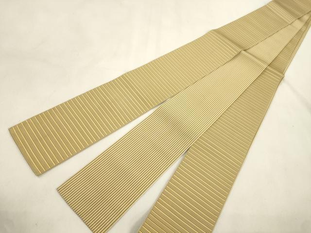 ■■■　サイズ　■■■ 長さ 384cm 幅 9cm程 ■■■　商品詳細　■■■ 【正絹】 状態は締めてはおりますが 特に目立ったシミ汚れなどもなく大変良い状態です。 本場筑前博多織は、 福岡県福岡市博多区やその周辺で生産される絹織物です。 仏具のひとつである独鈷、華皿を基にした幾何学模様が織られています。 江戸時代に筑前藩主だった黒田長政が幕府への献上品にしたことから、 博多献上、献上博多とも呼ばれます。 横畝が際立って見える経畝織りという織りになっています。 30～60本の細い経糸を使うため、こしやはりがあり、 地合が硬く、光沢感があります。 きちんと締まり、くずれにくい、締めやすい帯といわれています。 大変上質な逸品になります。 お安く出品致しますので、是非この機会にいかがでしょうか？ ※両方向から締めた跡がございます。 ■■■　注意事項　■■■ ■モニター発色の具合により色合いが異なる場合がございます。 ■寸法は多少の誤差が生じる場合がございますのでご了承ください。 ■縫込みの長さが左右非対称の場合は短い部分を記載しております。 左右非対称であってもご返品・お値引き等の保証は出来かねますので、ご了承の上ご購入をお願い致します。 ■シミ等のチェックには注意を払っておりますが、見落としがある場合もございますし、個人の見解も様々ですので神経質な方のご購入はお控えください。 ■汚れやシミの種類につきましては、専門ではない為、正確な判別が難しく商品説明では種類を特定せず、汚れやシミと記載させております。 恐れ入りますが、ご了承くださいますようお願い申し上げます。 ■箪笥に入っておりました着物や帯なので畳みシワや匂いがあるものもございます。 ■お休みは基本的に土日祝となりますが、その他臨時でお休みする場合がございますのでご了承ください。 ■商品の発送は平日のみの発送となります。 ■夜間と土曜、日曜日はお問い合わせの回答が遅れる場合がございます。 ■当店では、お直し、紋入れ、お手入れ等は承っておりません。 ■生地の状態（ヤケ、経年劣化等）によってはサイズ直しが出来ない場合がございます。 その点もどうかご了承のうえ、ご購入をお願いいたします。 ■弊社で取り扱う商品は一点ものにつき、時期や在庫状況に応じて金額が変更となる場合がございます。 ■検針は行っておりません。予めご了承いただきますようお願いいたします。 ■【洗える着物】と記載のある商品におきましては、商品お届け後に洗濯を行ってしまってからのご返品にはご対応しかねます。 念の為、専門店でのお手入れをお願いいたします。 ■写真に写っている物が全てになります。それ以外の付属品はございませんのでご了承ください。 ■状態に関する写真につきましては、掲載可能な写真枚数に限りがあるため、各箇所につき1枚参考画像を掲載しております。 ■着物のサイズ目安は下記を参考ください↓ ＜女性着物＞　お端折り次第で＋5cm　−1cmが着用可能サイズ 　例）身丈170cmの場合、身長160cm〜175cm ＜男性着物＞　身丈＋約25cm〜27cm程が適応身長 　例）身丈155cmの場合、身長180〜182cm