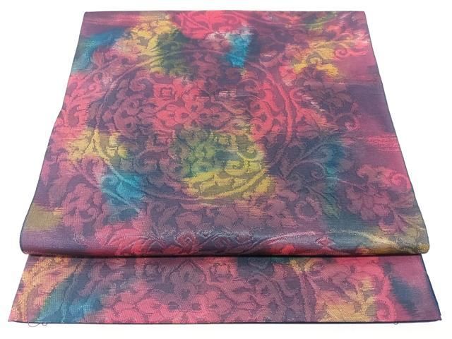 ■■■　サイズ　■■■ 長さ 412cm 幅 31cm程 ■■■　商品詳細　■■■ 【正絹・芯無し】 詳細に関しましては、画像をご確認ください。 大変上質な逸品になります。 お安く出品致しますので、是非この機会にいかがでしょうか？ ※汚れ等に関しましては、着用時には見えない部分になるかと思いますのであまり気にならずお召になれるかと思います。 ※たれ先未かがりですが着用には問題ありません。 ※西陣のシール剥がし跡がございます。 ■■■　注意事項　■■■ ■モニター発色の具合により色合いが異なる場合がございます。 ■寸法は多少の誤差が生じる場合がございますのでご了承ください。 ■縫込みの長さが左右非対称の場合は短い部分を記載しております。 左右非対称であってもご返品・お値引き等の保証は出来かねますので、ご了承の上ご購入をお願い致します。 ■シミ等のチェックには注意を払っておりますが、見落としがある場合もございますし、個人の見解も様々ですので神経質な方のご購入はお控えください。 ■汚れやシミの種類につきましては、専門ではない為、正確な判別が難しく商品説明では種類を特定せず、汚れやシミと記載させております。 恐れ入りますが、ご了承くださいますようお願い申し上げます。 ■箪笥に入っておりました着物や帯なので畳みシワや匂いがあるものもございます。 ■お休みは基本的に土日祝となりますが、その他臨時でお休みする場合がございますのでご了承ください。 ■商品の発送は平日のみの発送となります。 ■夜間と土曜、日曜日はお問い合わせの回答が遅れる場合がございます。 ■当店では、お直し、紋入れ、お手入れ等は承っておりません。 ■生地の状態（ヤケ、経年劣化等）によってはサイズ直しが出来ない場合がございます。 その点もどうかご了承のうえ、ご購入をお願いいたします。 ■弊社で取り扱う商品は一点ものにつき、時期や在庫状況に応じて金額が変更となる場合がございます。 ■検針は行っておりません。予めご了承いただきますようお願いいたします。 ■【洗える着物】と記載のある商品におきましては、商品お届け後に洗濯を行ってしまってからのご返品にはご対応しかねます。 念の為、専門店でのお手入れをお願いいたします。 ■写真に写っている物が全てになります。それ以外の付属品はございませんのでご了承ください。 ■状態に関する写真につきましては、掲載可能な写真枚数に限りがあるため、各箇所につき1枚参考画像を掲載しております。 ■着物のサイズ目安は下記を参考ください↓ ＜女性着物＞　お端折り次第で＋5cm　−1cmが着用可能サイズ 　例）身丈170cmの場合、身長160cm〜175cm ＜男性着物＞　身丈＋約25cm〜27cm程が適応身長 　例）身丈155cmの場合、身長180〜182cm