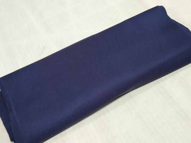 ■■■　サイズ　■■■ 長さ 　着尺分あり 幅 　　約36.5cm ■■■　商品詳細　■■■ 【正絹】 状態は接写画像のように表地所々・裏面所々に薄い汚れがございます。 大変上質な逸品になります。 お安く出品致しますので、是非この機会にいかがでしょうか？ ※生地が7分割になっております。 ※材料、リメイク生地としてお使いください。 ■■■　注意事項　■■■ ■モニター発色の具合により色合いが異なる場合がございます。 ■寸法は多少の誤差が生じる場合がございますのでご了承ください。 ■縫込みの長さが左右非対称の場合は短い部分を記載しております。 左右非対称であってもご返品・お値引き等の保証は出来かねますので、ご了承の上ご購入をお願い致します。 ■シミ等のチェックには注意を払っておりますが、見落としがある場合もございますし、個人の見解も様々ですので神経質な方のご購入はお控えください。 ■汚れやシミの種類につきましては、専門ではない為、正確な判別が難しく商品説明では種類を特定せず、汚れやシミと記載させております。 恐れ入りますが、ご了承くださいますようお願い申し上げます。 ■箪笥に入っておりました着物や帯なので畳みシワや匂いがあるものもございます。 ■お休みは基本的に土日祝となりますが、その他臨時でお休みする場合がございますのでご了承ください。 ■商品の発送は平日のみの発送となります。 ■夜間と土曜、日曜日はお問い合わせの回答が遅れる場合がございます。 ■当店では、お直し、紋入れ、お手入れ等は承っておりません。 ■生地の状態（ヤケ、経年劣化等）によってはサイズ直しが出来ない場合がございます。 その点もどうかご了承のうえ、ご購入をお願いいたします。 ■弊社で取り扱う商品は一点ものにつき、時期や在庫状況に応じて金額が変更となる場合がございます。 ■検針は行っておりません。予めご了承いただきますようお願いいたします。 ■【洗える着物】と記載のある商品におきましては、商品お届け後に洗濯を行ってしまってからのご返品にはご対応しかねます。 念の為、専門店でのお手入れをお願いいたします。 ■写真に写っている物が全てになります。それ以外の付属品はございませんのでご了承ください。 ■状態に関する写真につきましては、掲載可能な写真枚数に限りがあるため、各箇所につき1枚参考画像を掲載しております。 ■着物のサイズ目安は下記を参考ください↓ ＜女性着物＞　お端折り次第で＋5cm　−1cmが着用可能サイズ 　例）身丈170cmの場合、身長160cm〜175cm ＜男性着物＞　身丈＋約25cm〜27cm程が適応身長 　例）身丈155cmの場合、身長180〜182cm